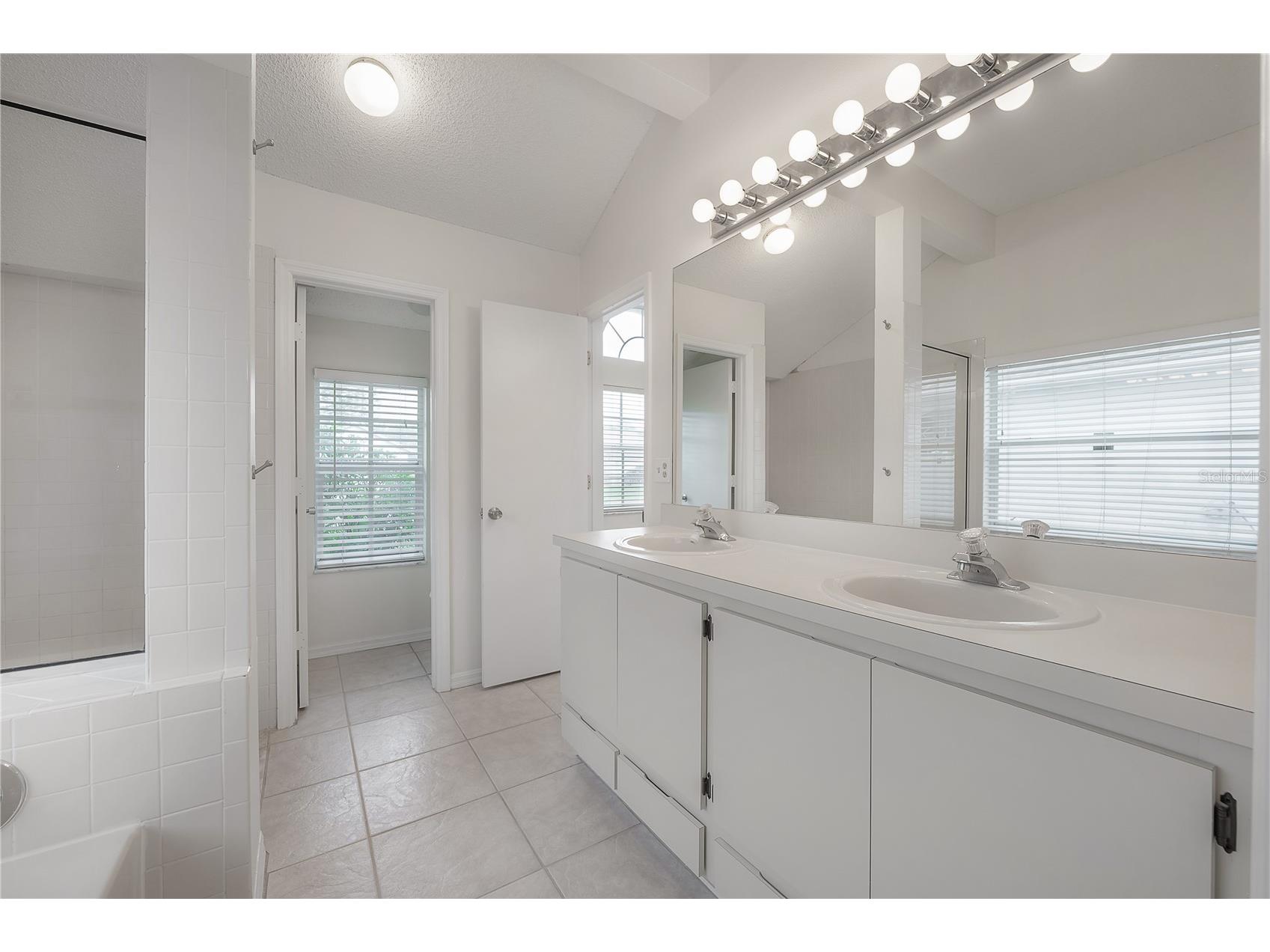15121 Heathridge Drive Tampa FL 33625 TB8509177 image16
