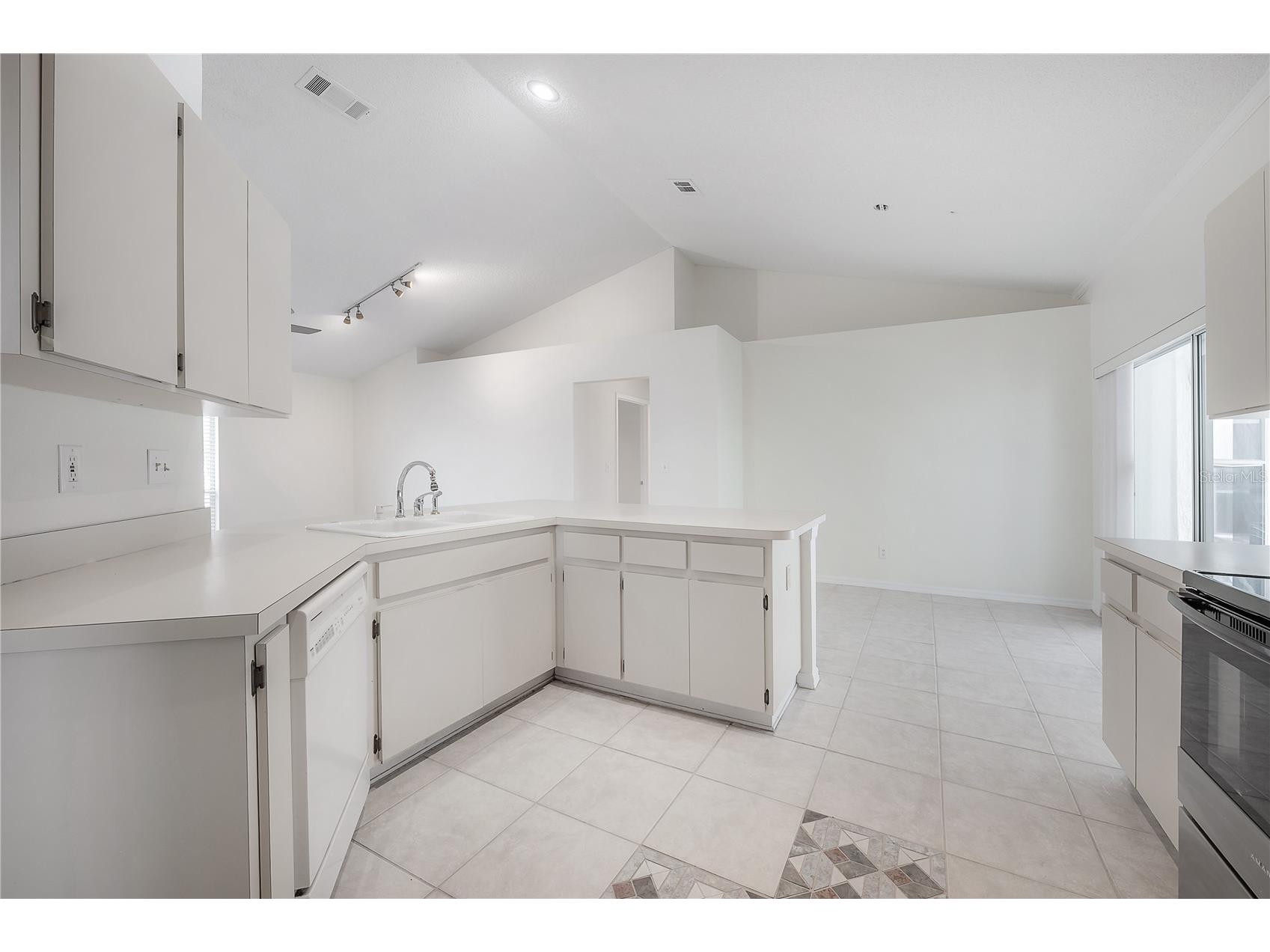 15121 Heathridge Drive Tampa FL 33625 TB8509177 image29