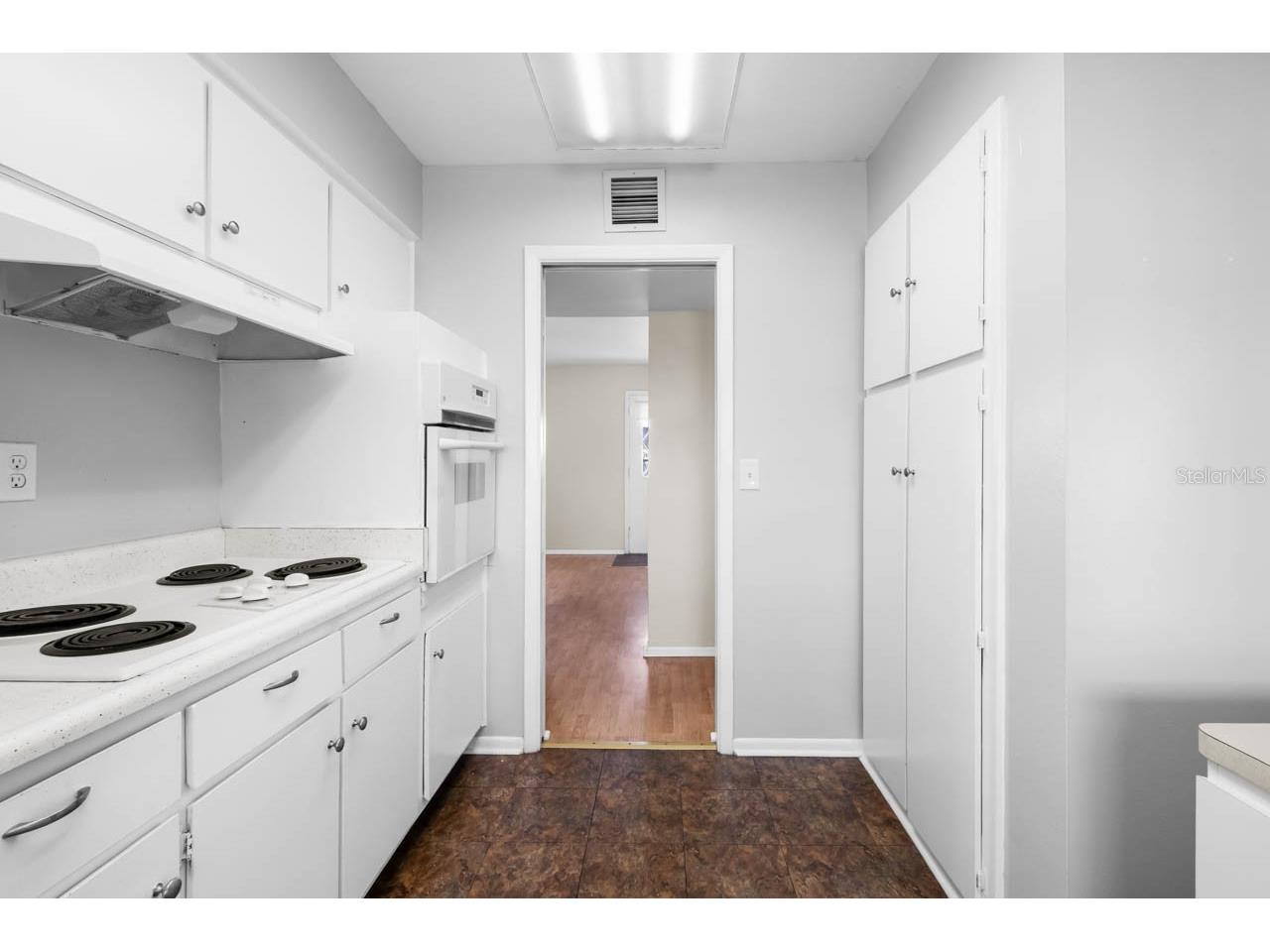 1513 Arrowhead Drive Sun City Center FL 33573 TB8480104 image16