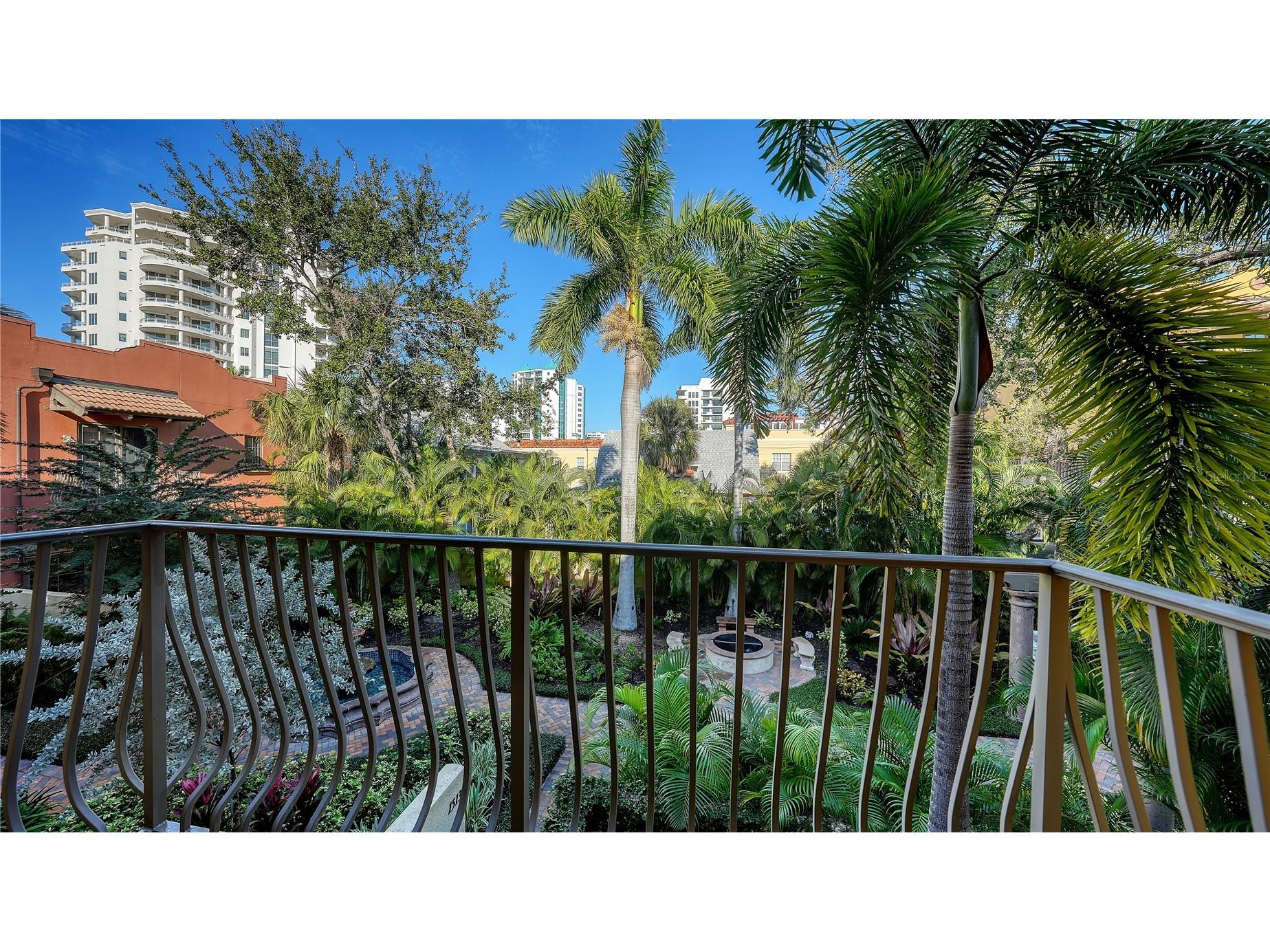 1513 Oak Street #18 Sarasota FL 34236 A4677602 image24