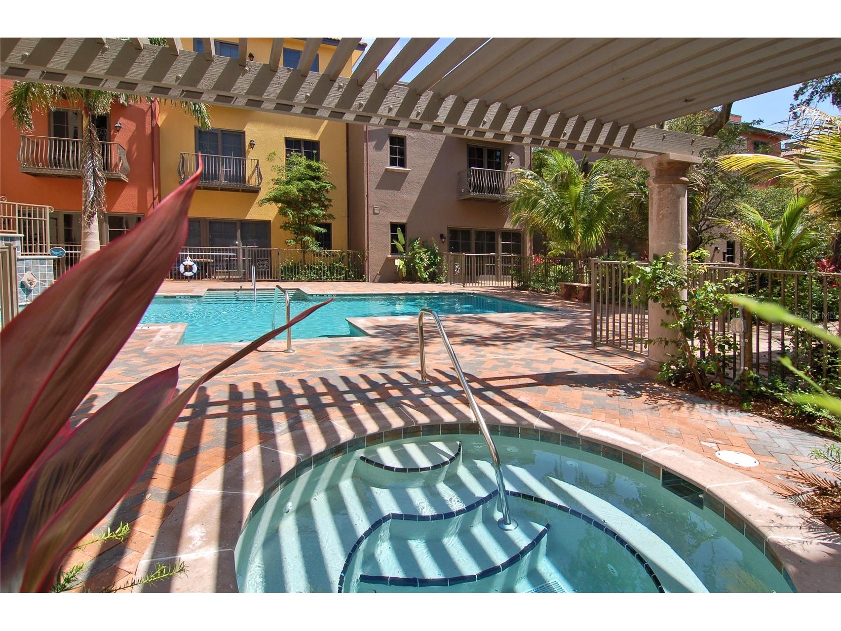 1513 Oak Street #18 Sarasota FL 34236 A4677602 image38