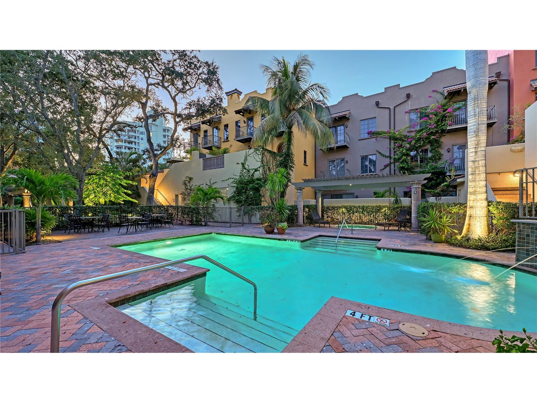 1513 Oak Street #18 Sarasota FL 34236 A4677602 image41