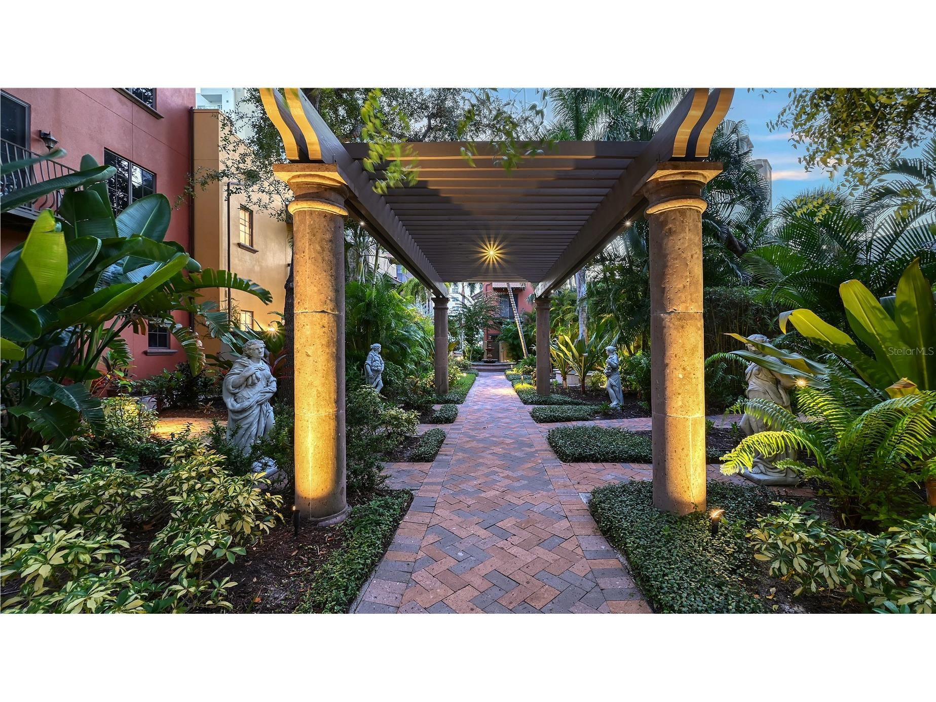 1513 Oak Street #18 Sarasota FL 34236 A4677602 image44