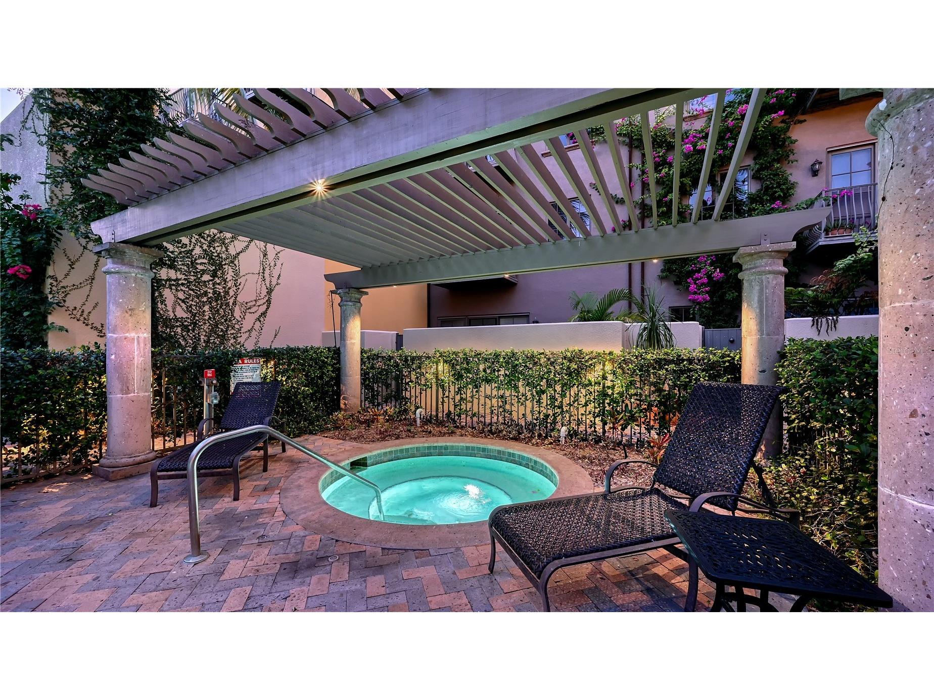 1513 Oak Street #18 Sarasota FL 34236 A4677602 image46