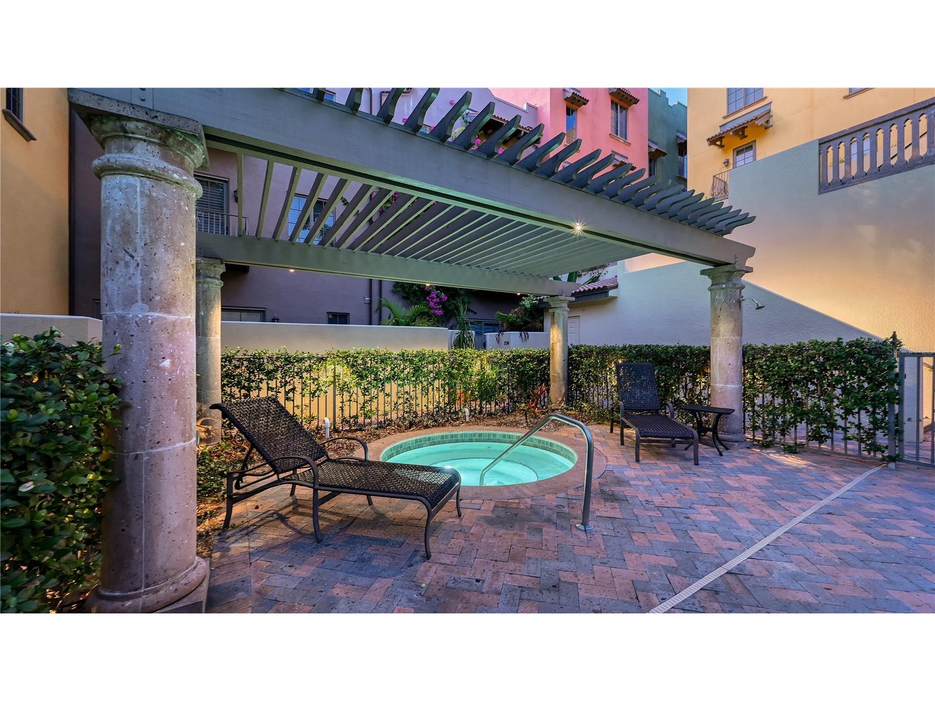 1513 Oak Street #18 Sarasota FL 34236 A4677602 image47