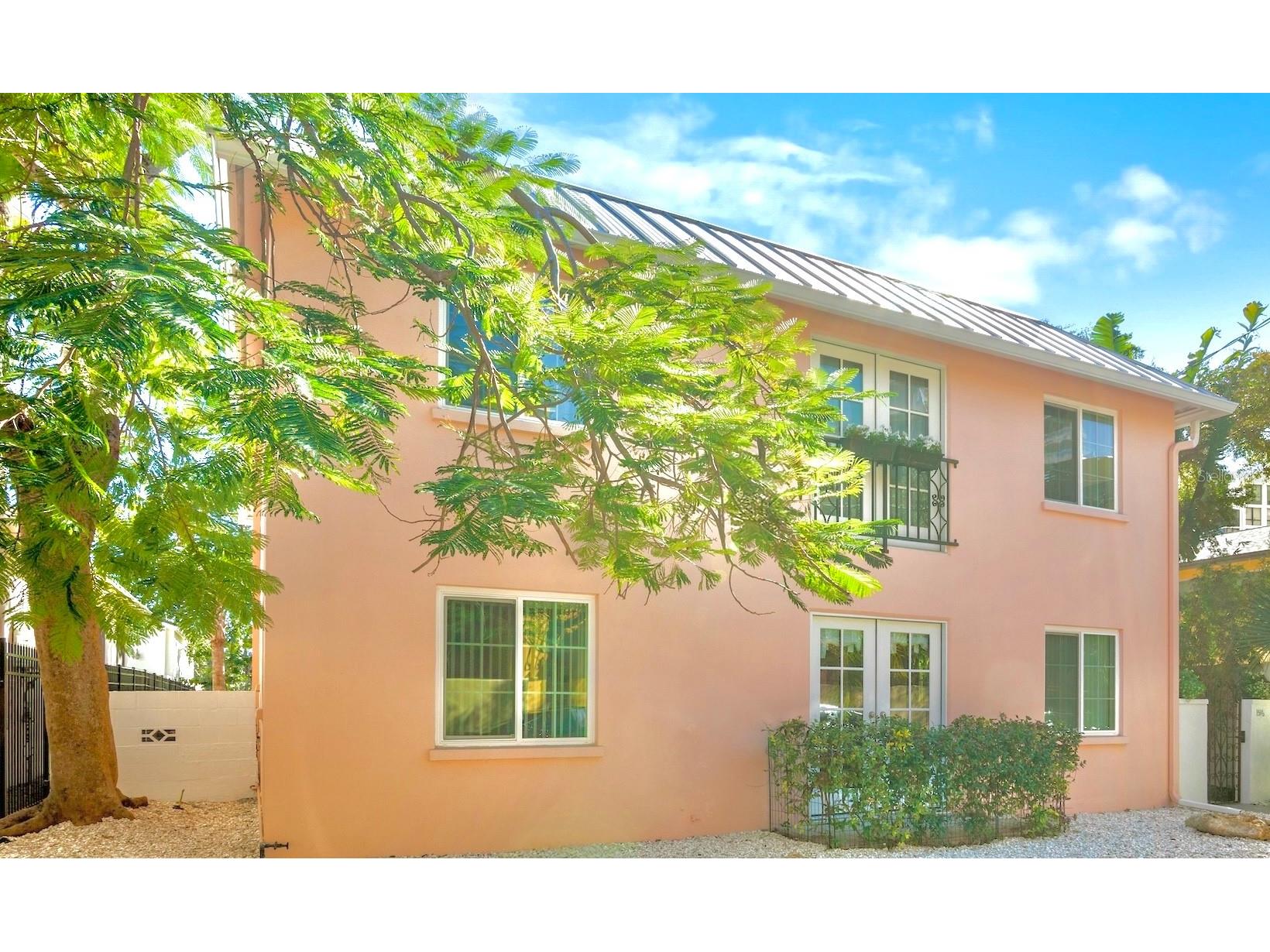 1516 Oak Street Sarasota FL 34236 A4680208 image1