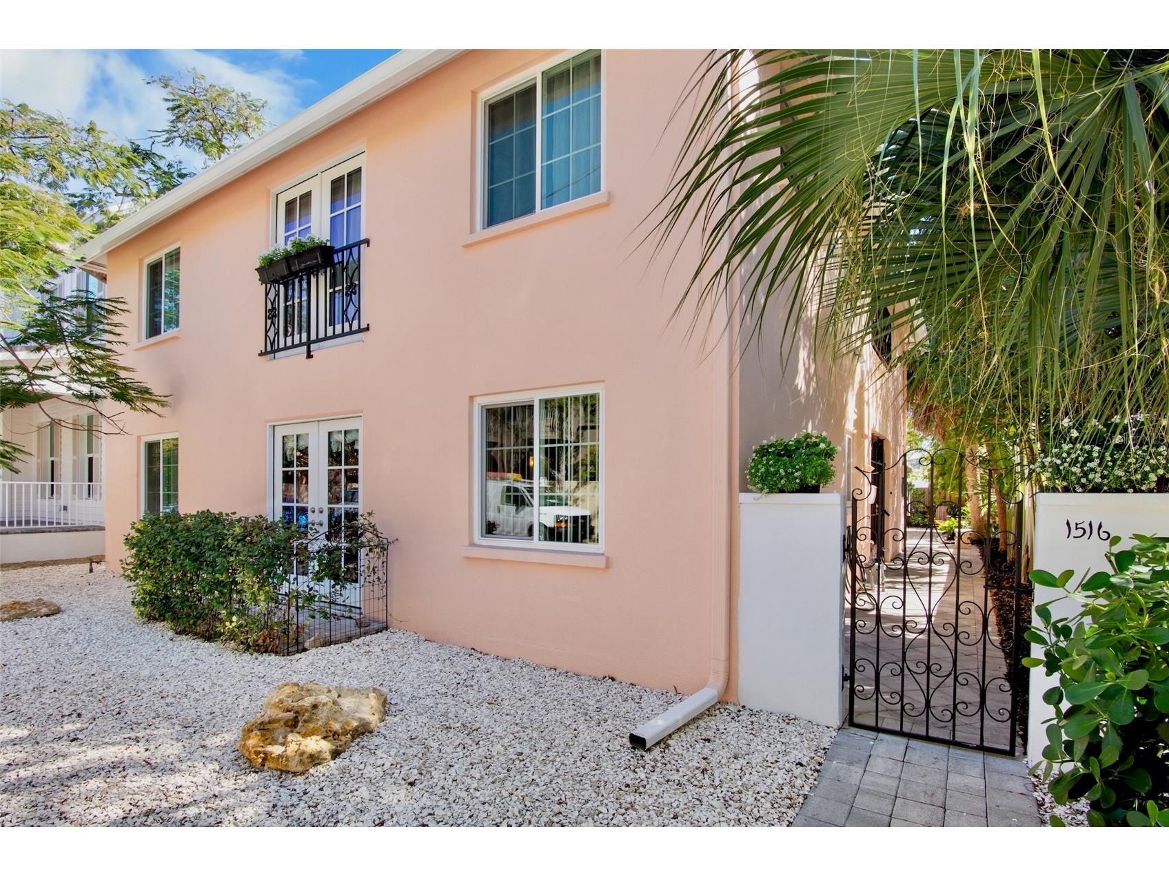 1516 Oak Street Sarasota FL 34236 A4680208 image3
