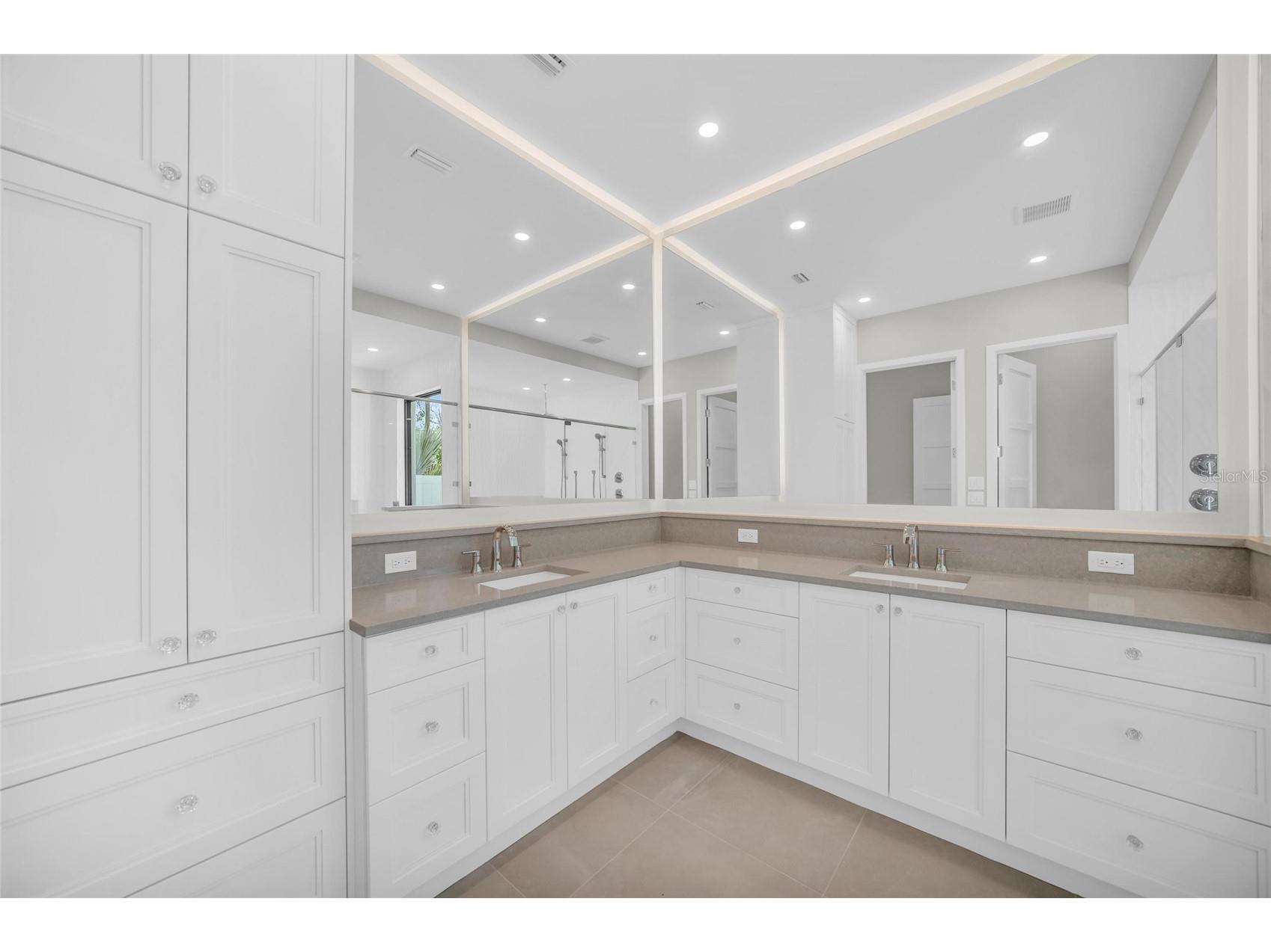 1516 S Orange Avenue Sarasota FL 34239 A4676686 image40