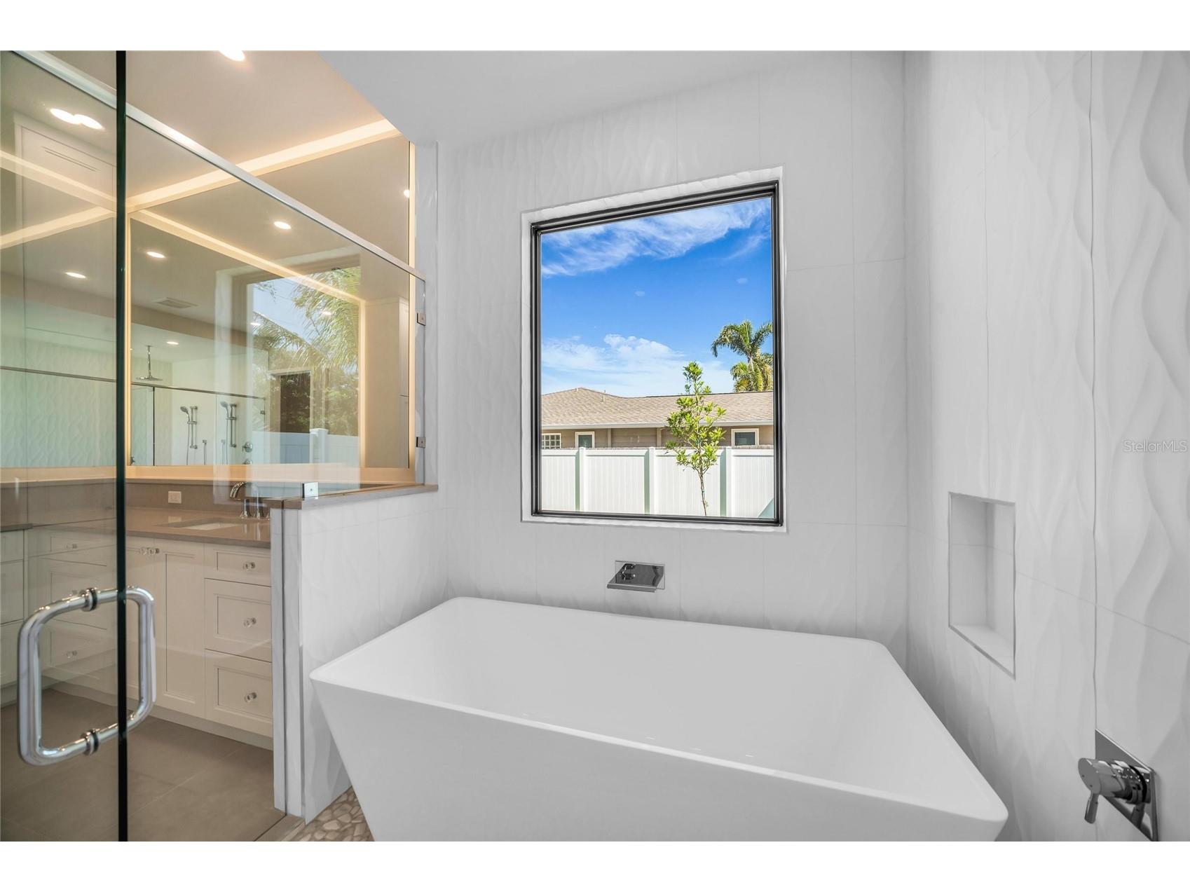 1516 S Orange Avenue Sarasota FL 34239 A4676686 image43