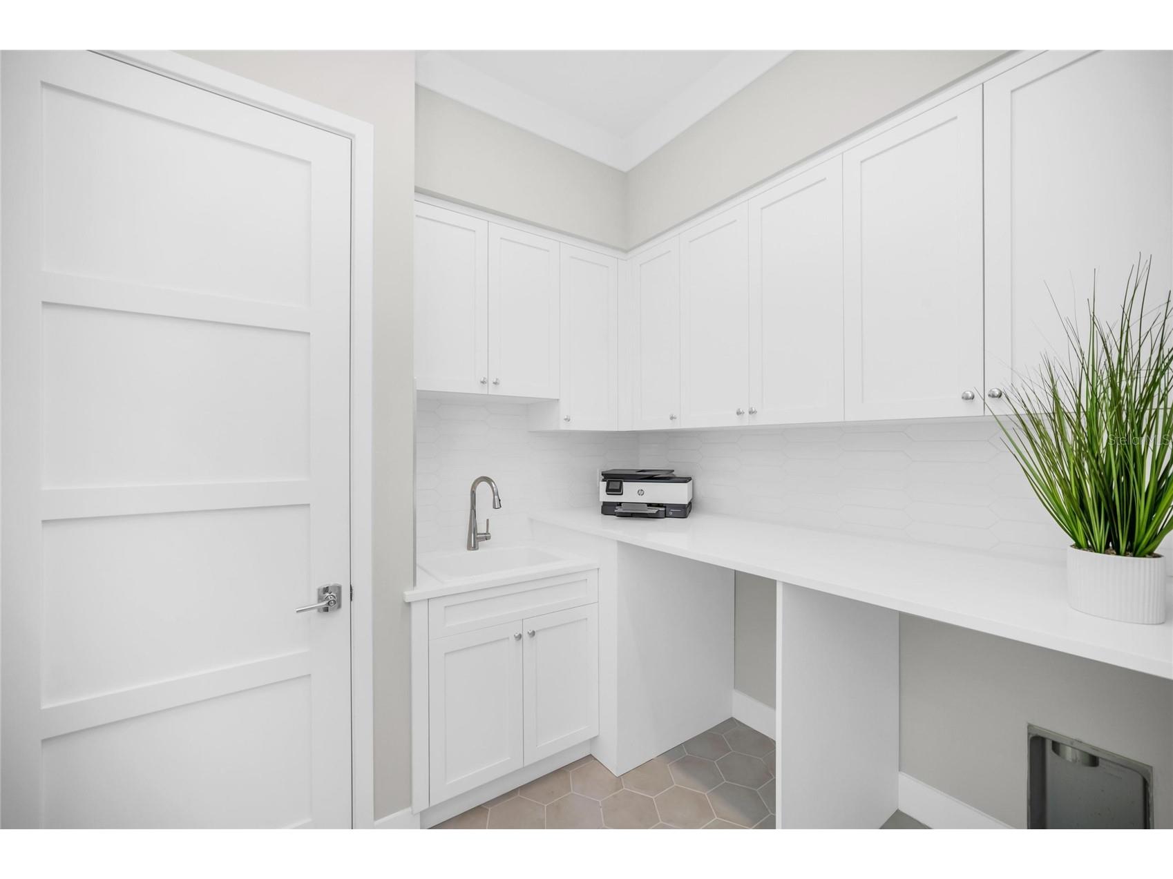 1516 S Orange Avenue Sarasota FL 34239 A4676686 image71