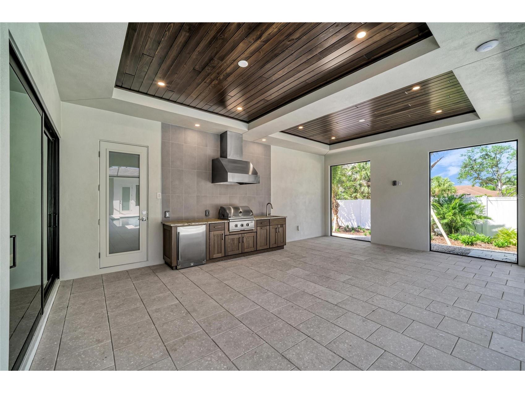 1516 S Orange Avenue Sarasota FL 34239 A4676686 image72