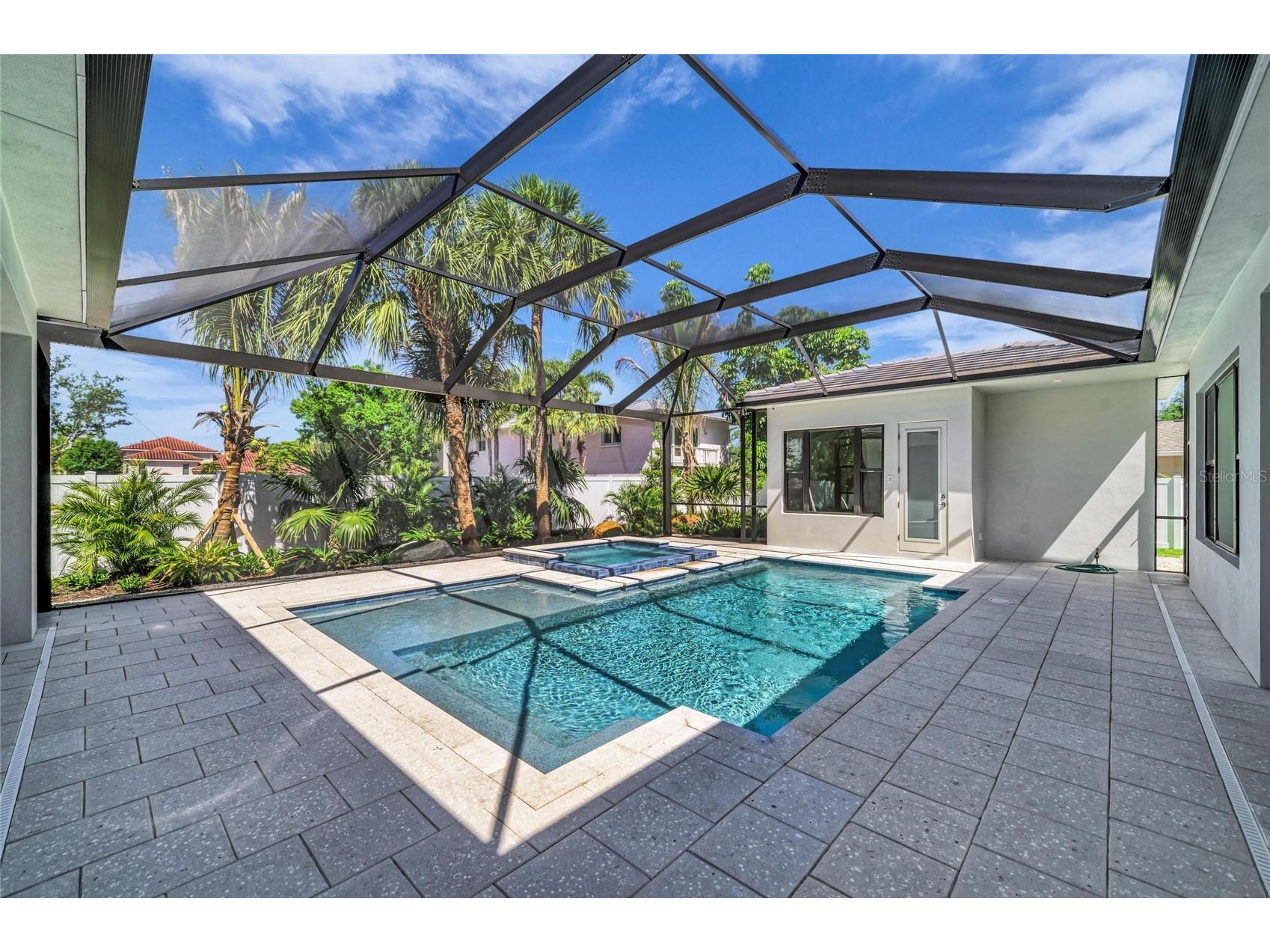 1516 S Orange Avenue Sarasota FL 34239 A4676686 image74