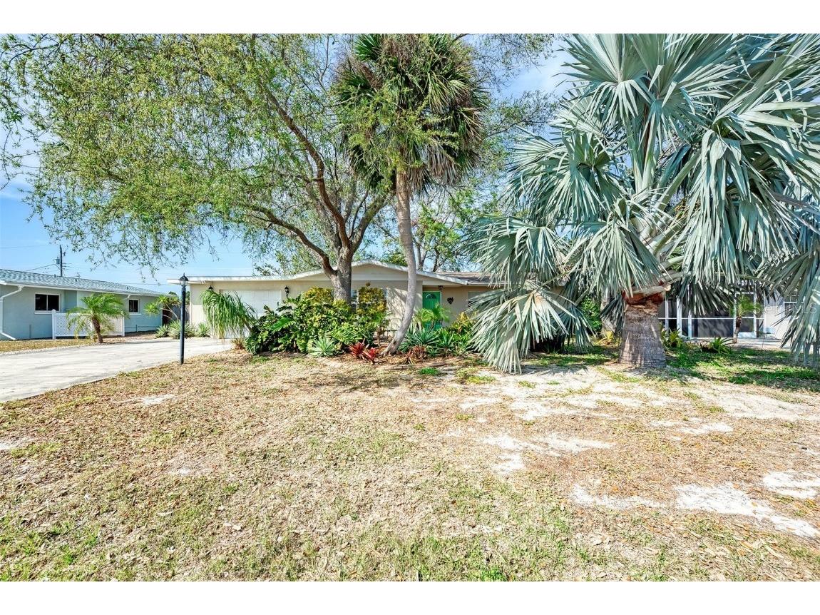 1516 Saint Clair Rd Englewood FL 34223 A4566736 image1