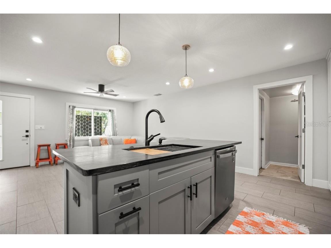 1516 Santa Anna Drive Dunedin FL 34698 TB8461131 image2