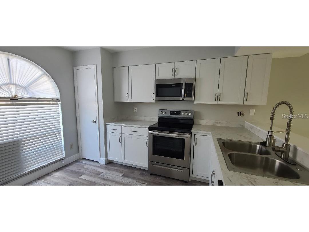 1517 Chateaux De Ville Court Clearwater FL 33764 TB8447030 image4