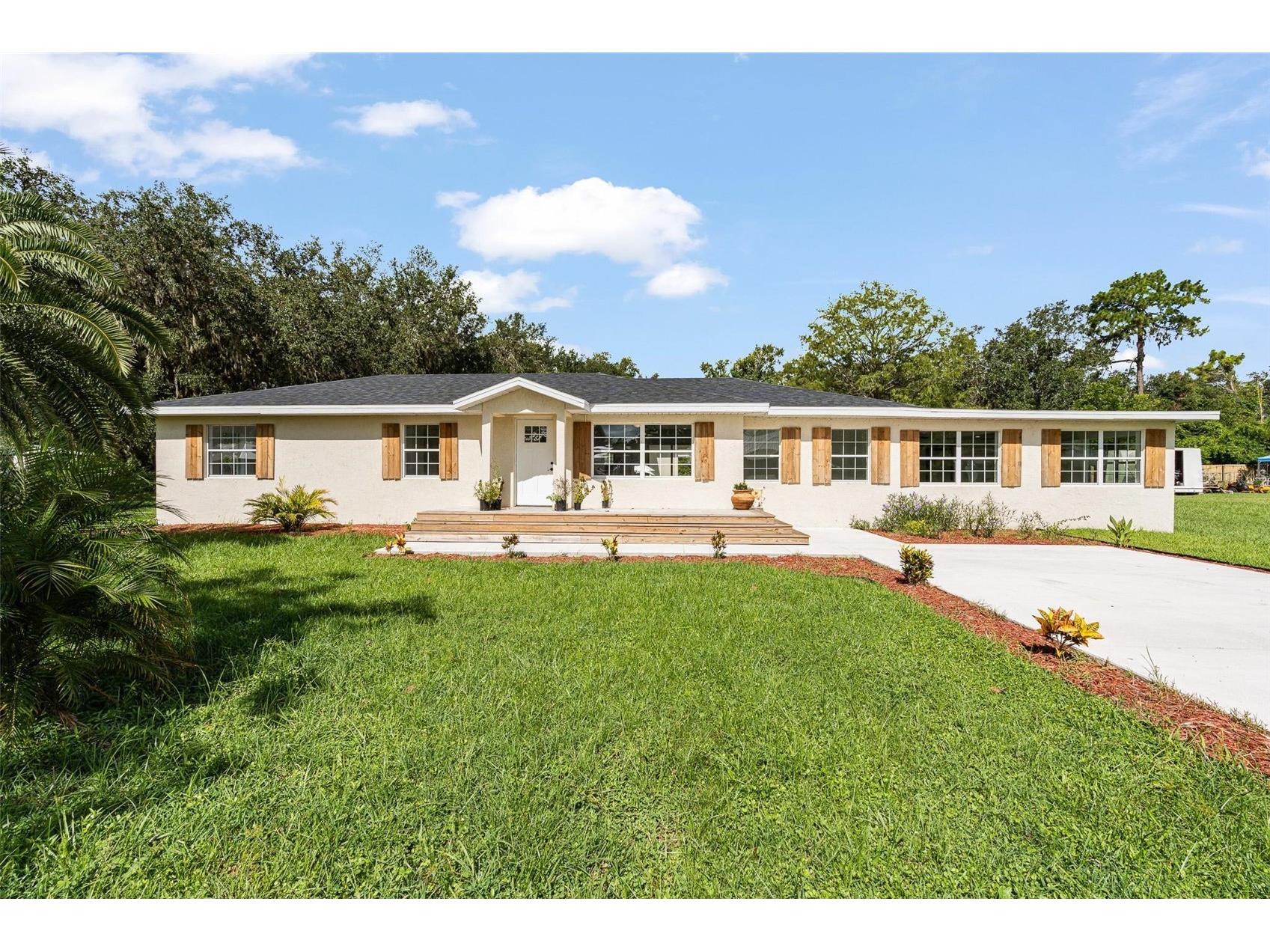 1518 Lakeside Drive Deland FL 32720 V4944303 image1