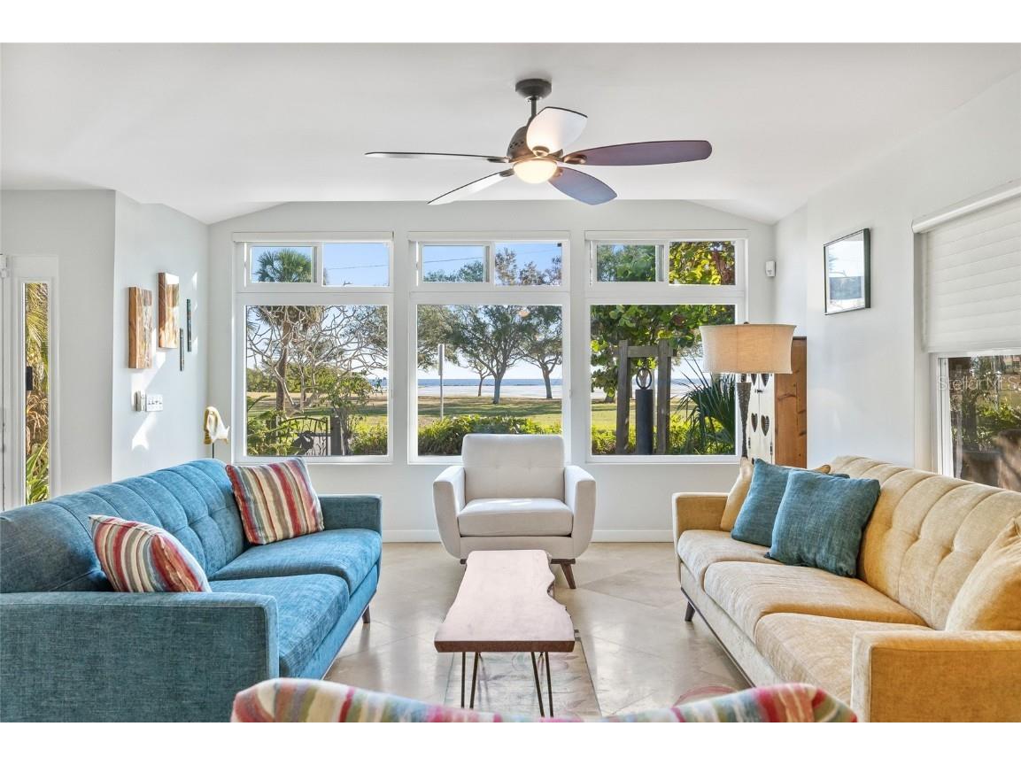 1519 Beach Drive SE Saint Petersburg FL 33701 - TAMPA BAY TB8326810 image1