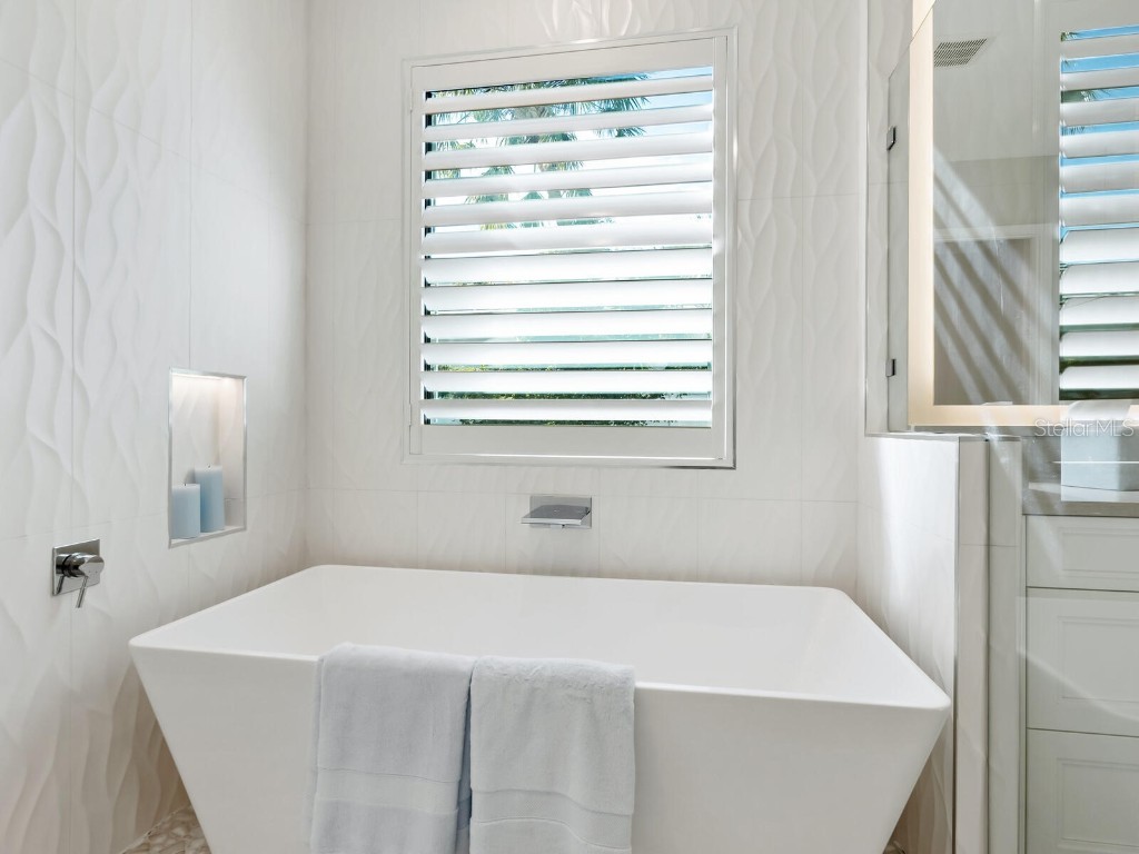 1519 Harbor Drive Sarasota FL 34239 A4672376 image28