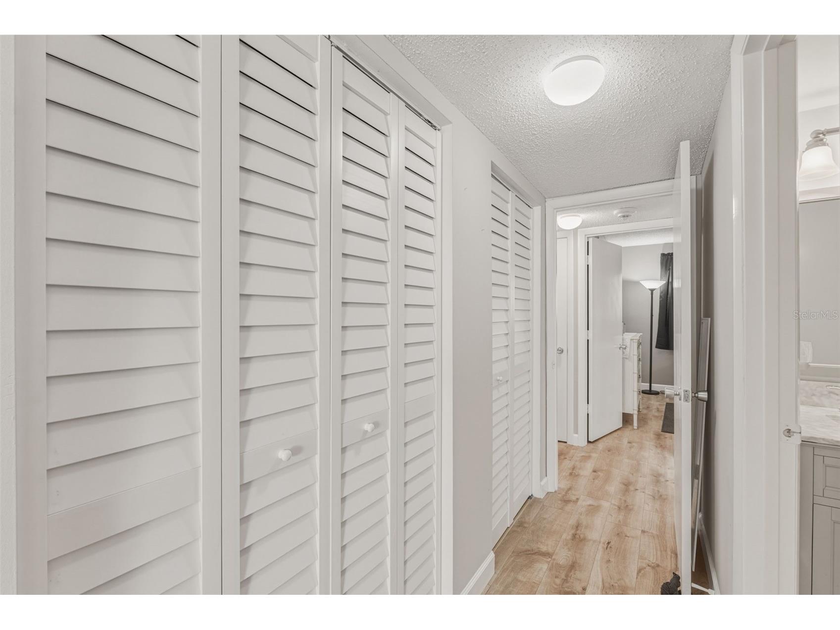 1520 Glen Oaks Drive E #247 Sarasota FL 34232 OM724452 image17