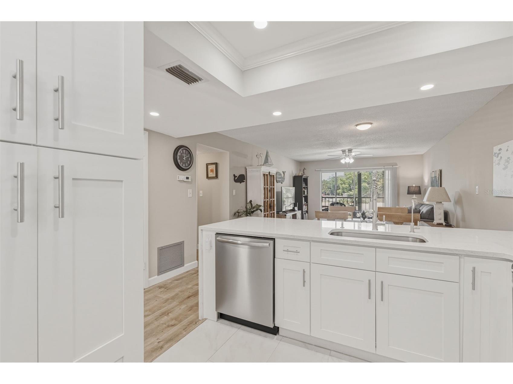 1520 Glen Oaks Drive E #247 Sarasota FL 34232 OM724452 image5