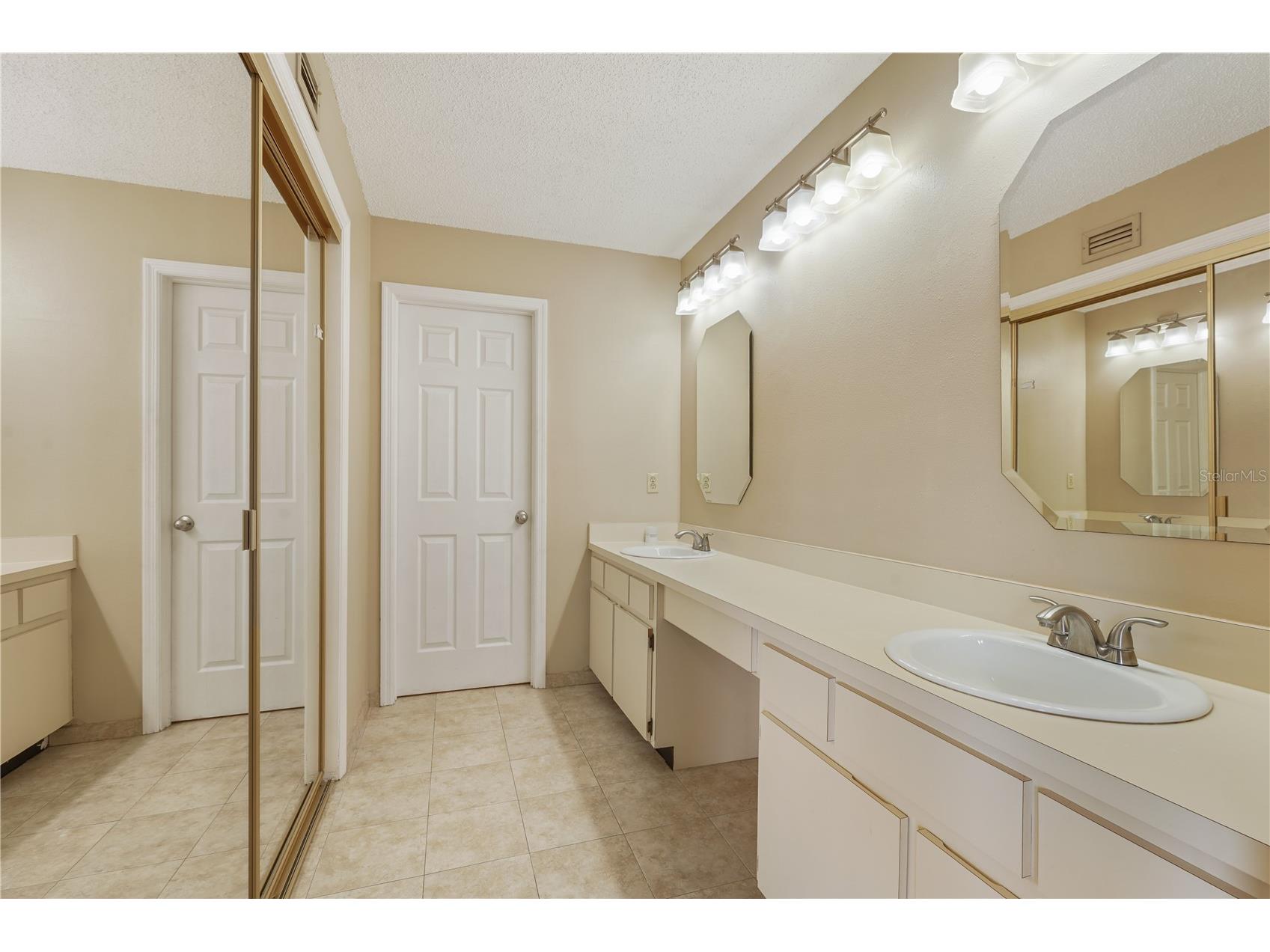 15202 W Pond Woods Drive Tampa FL 33618 TB8481621 image19