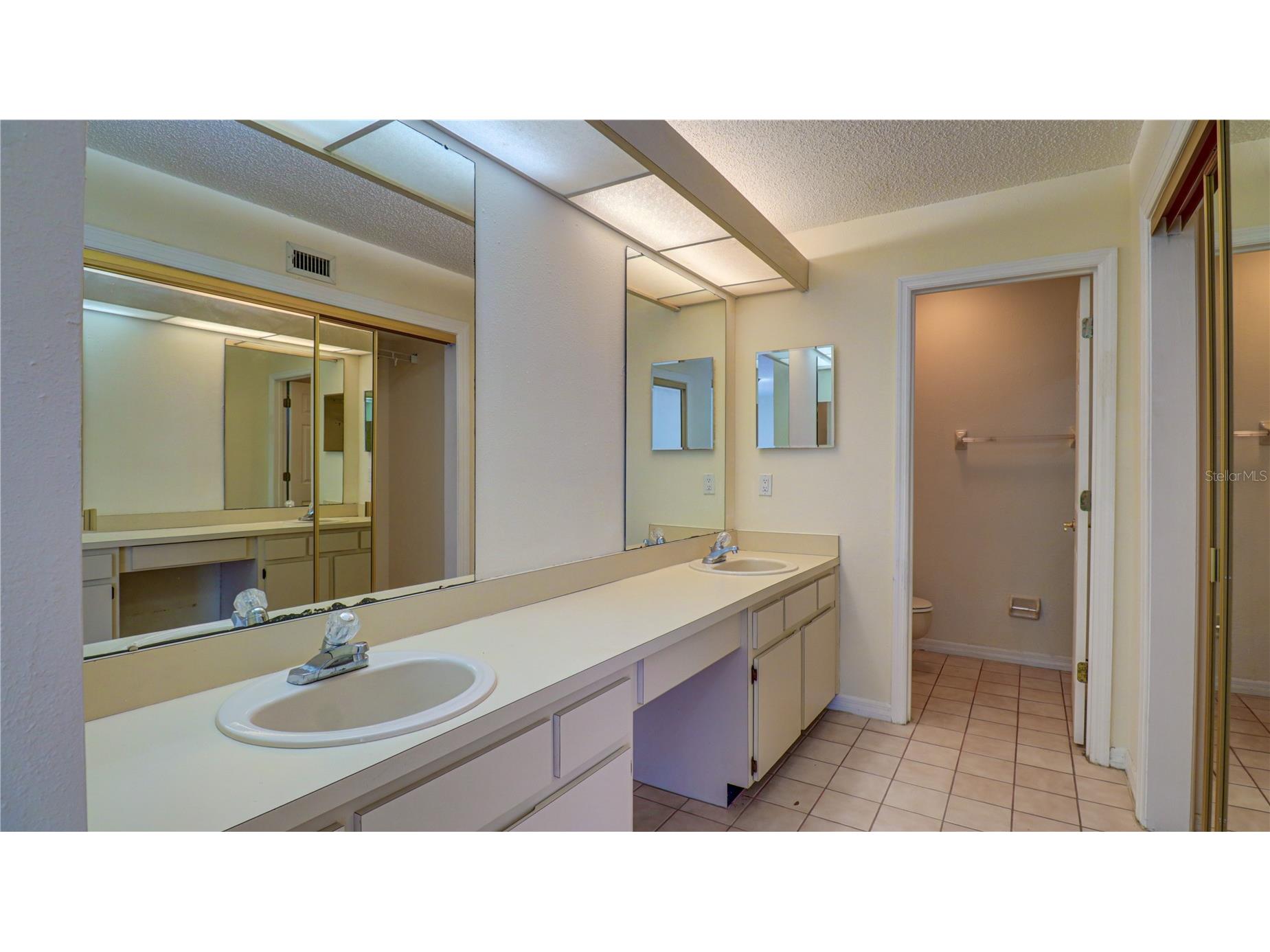 15206 W Pond Woods Drive Tampa FL 33618 TB8511899 image36