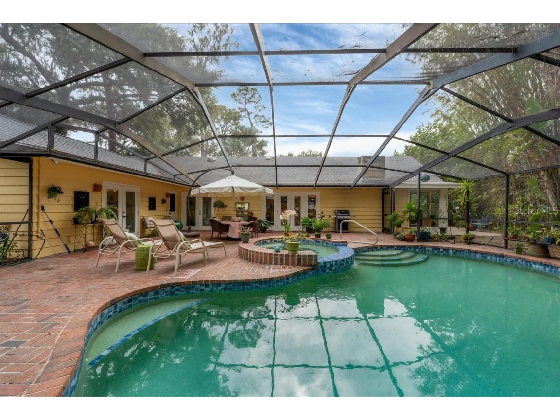 1521 S Lake Shore Drive Sarasota FL 34231 A4596901 image1