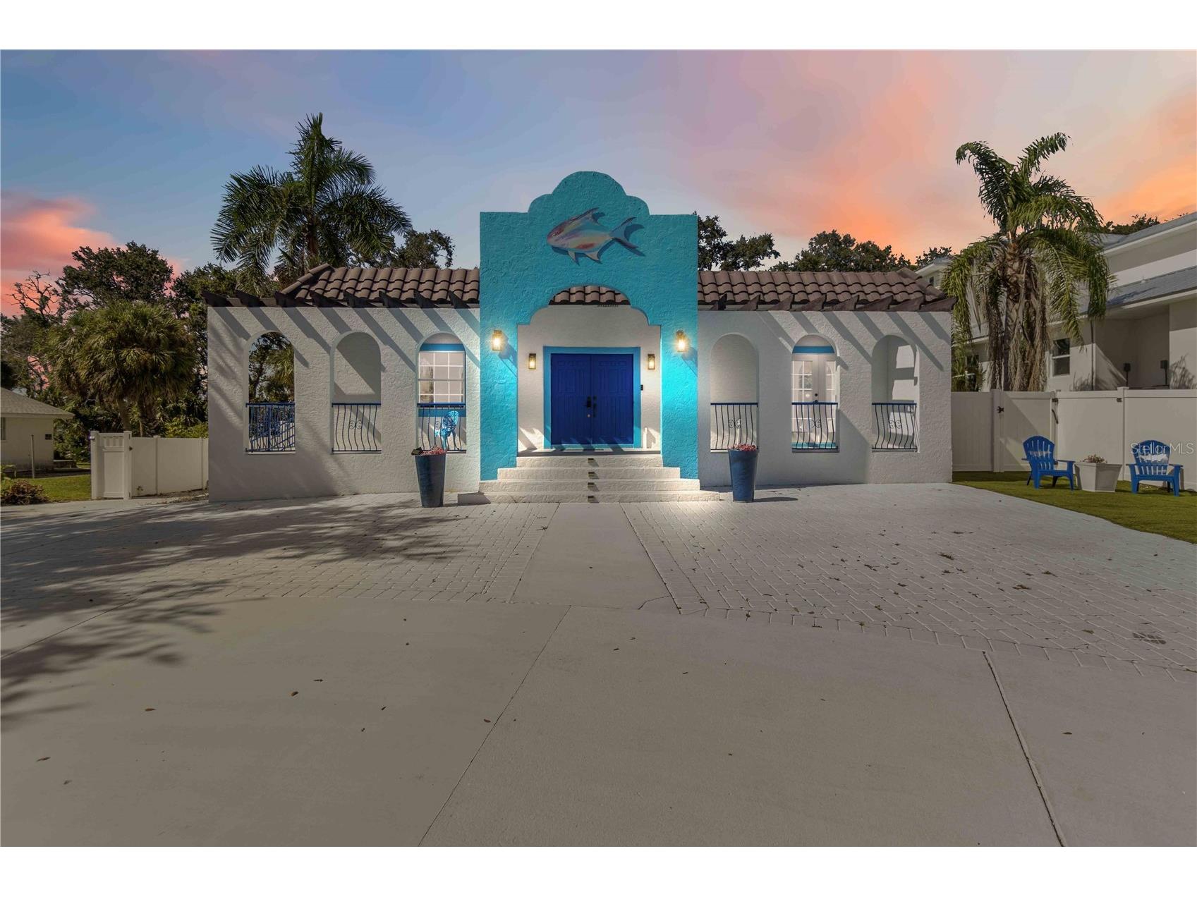 1521 Siesta Drive Sarasota FL 34239 A4671896 image1