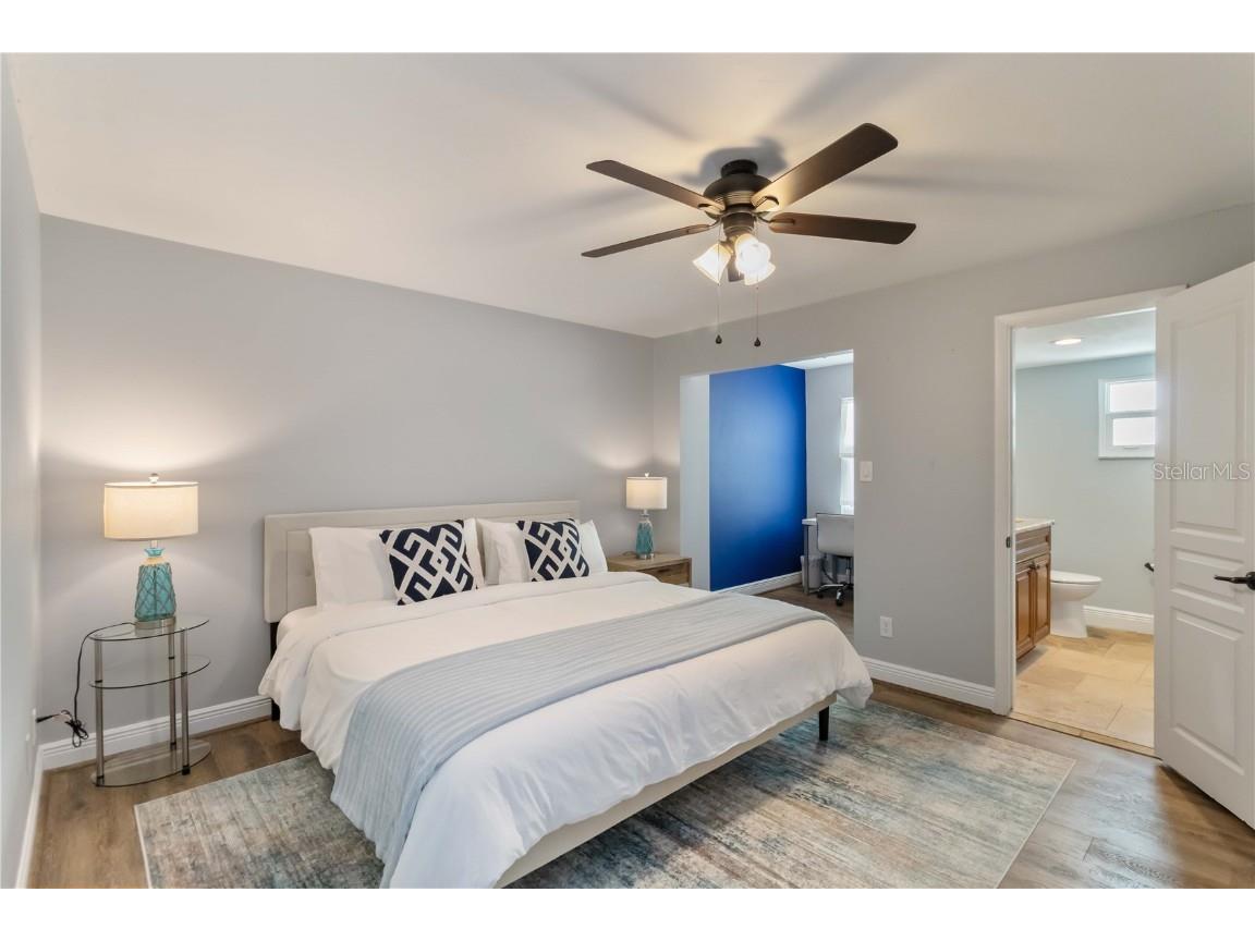 1521 Siesta Drive Sarasota FL 34239 A4671896 image20