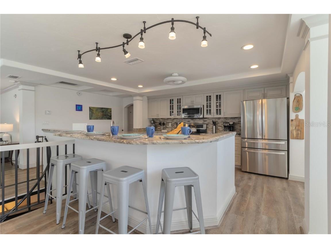 1521 Siesta Drive Sarasota FL 34239 A4671896 image24