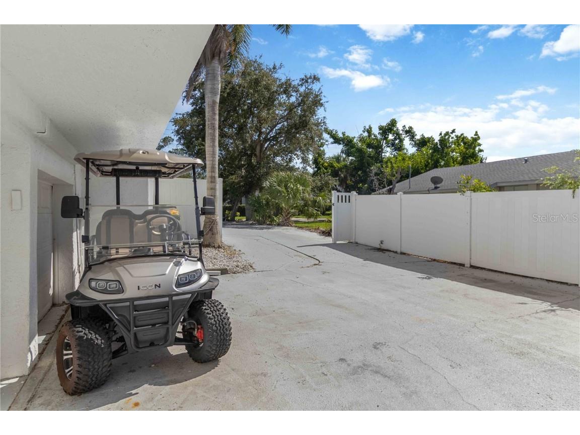 1521 Siesta Drive Sarasota FL 34239 A4671896 image41