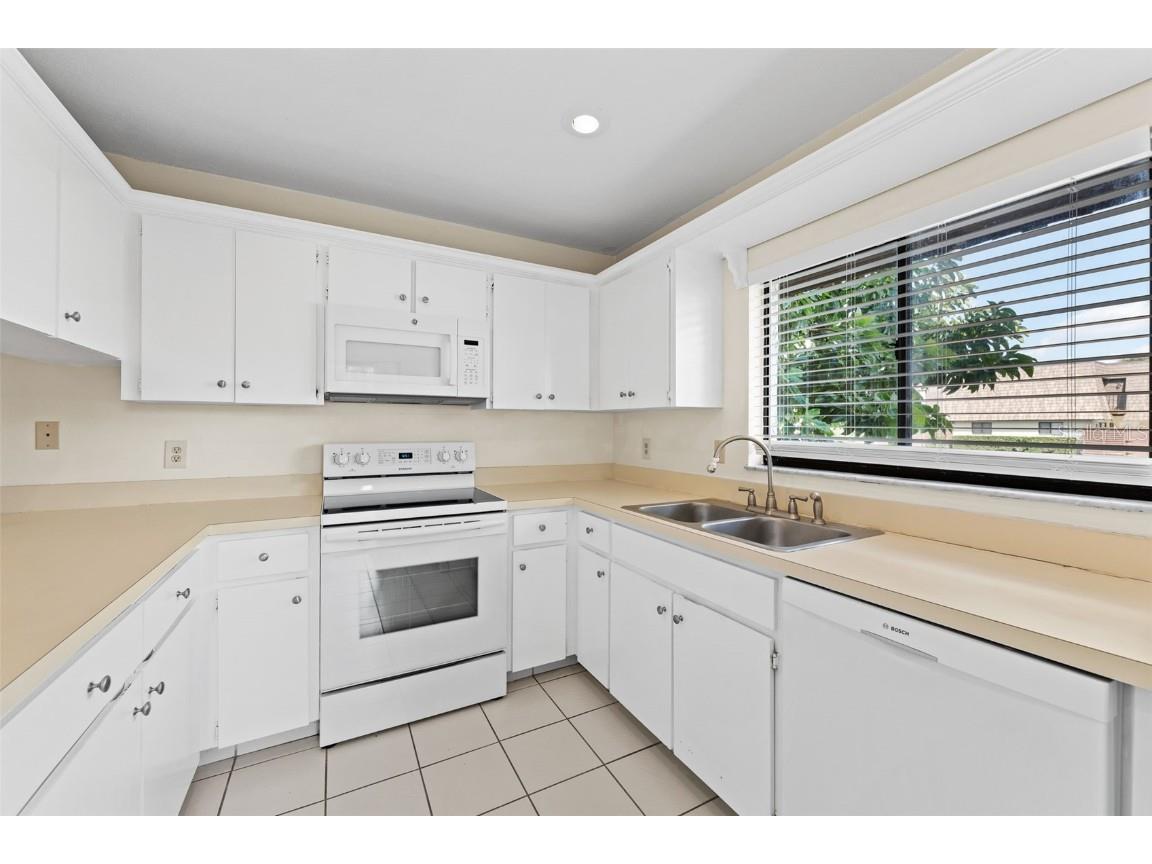 15233 W Pond Woods Drive #404 Tampa FL 33618 TB8446986 image12