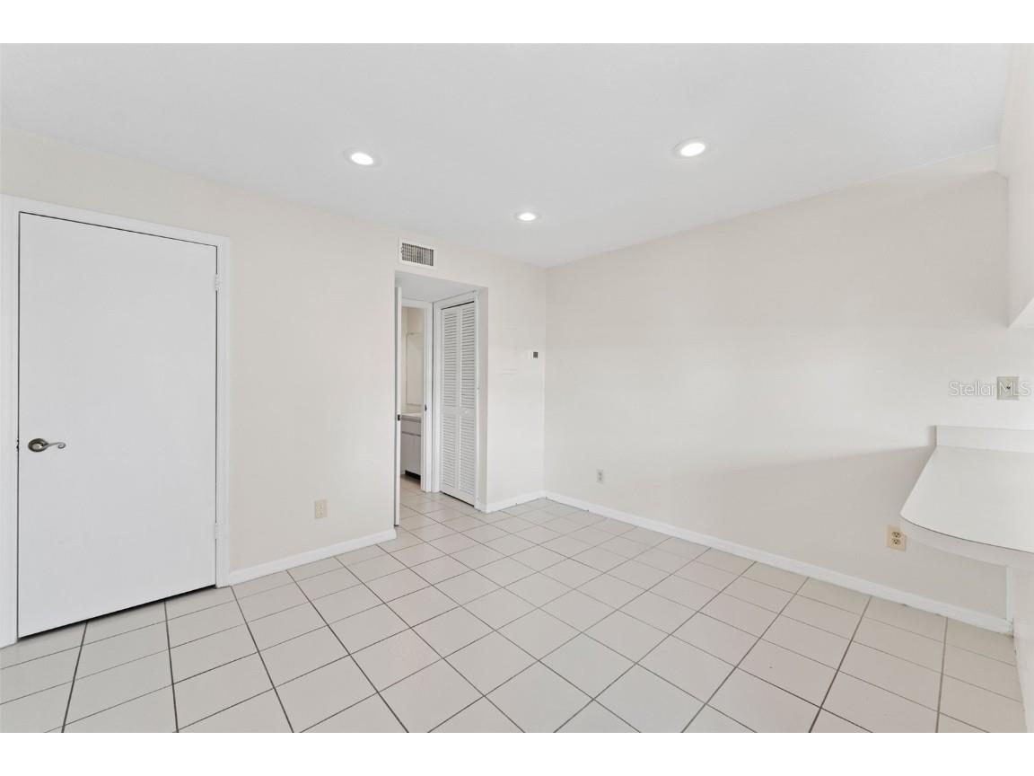 15233 W Pond Woods Drive #404 Tampa FL 33618 TB8446986 image15