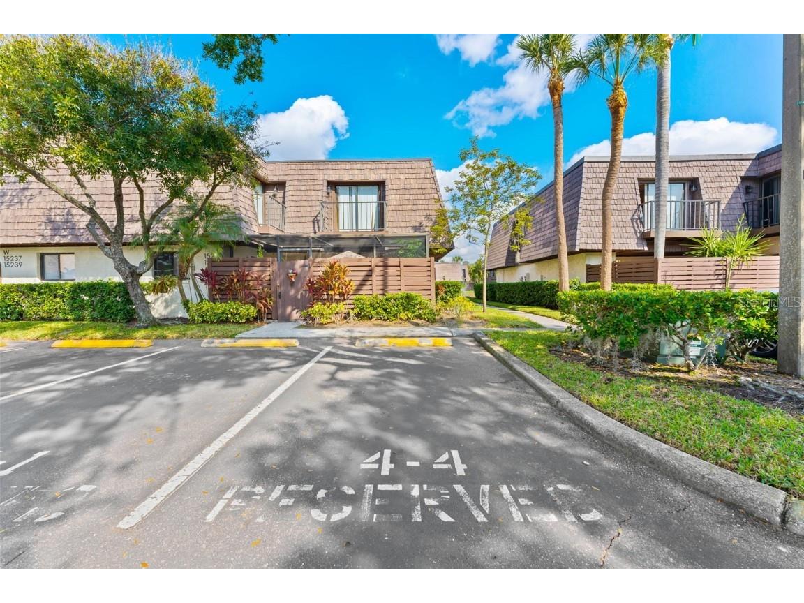 15233 W Pond Woods Drive #404 Tampa FL 33618 TB8446986 image2