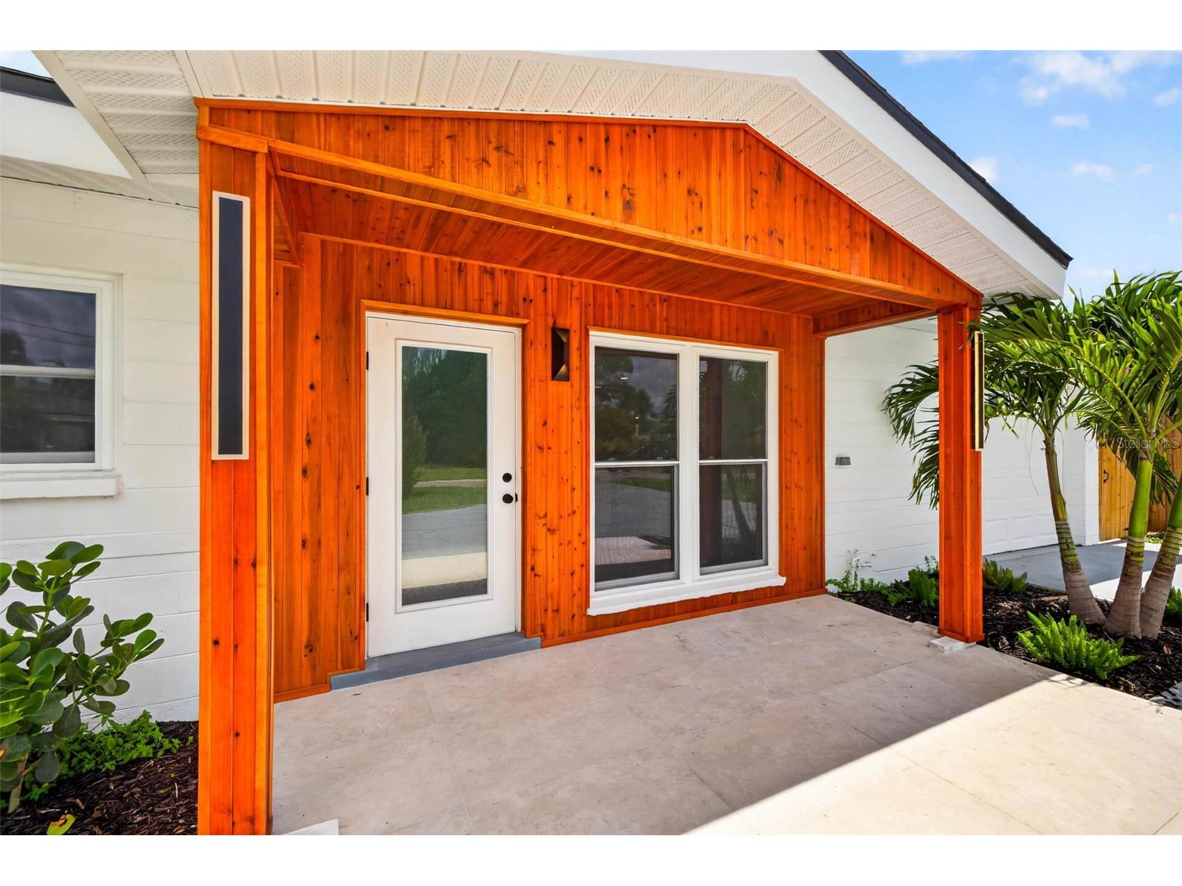 1524 Carson Circle NE Saint Petersburg FL 33703 TB8526926 image1