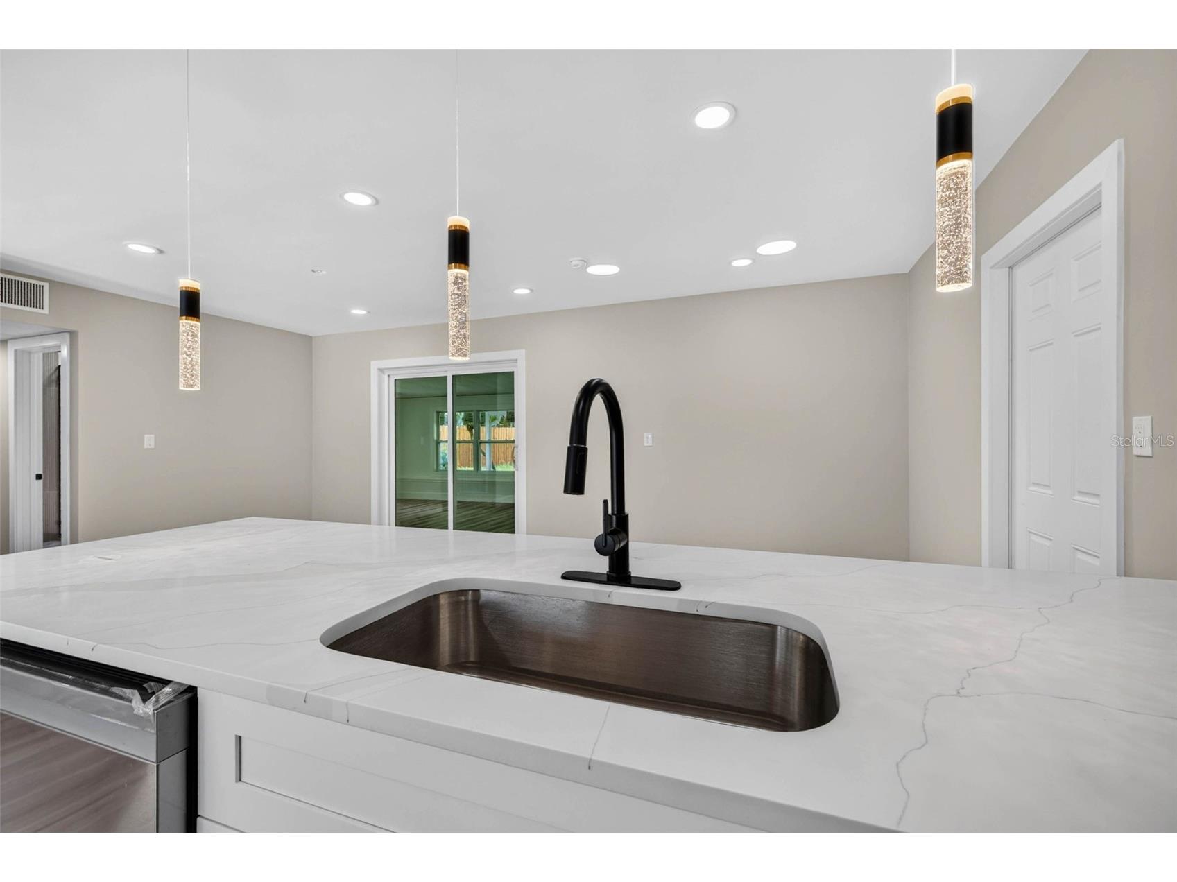 1524 Carson Circle NE Saint Petersburg FL 33703 TB8526926 image10