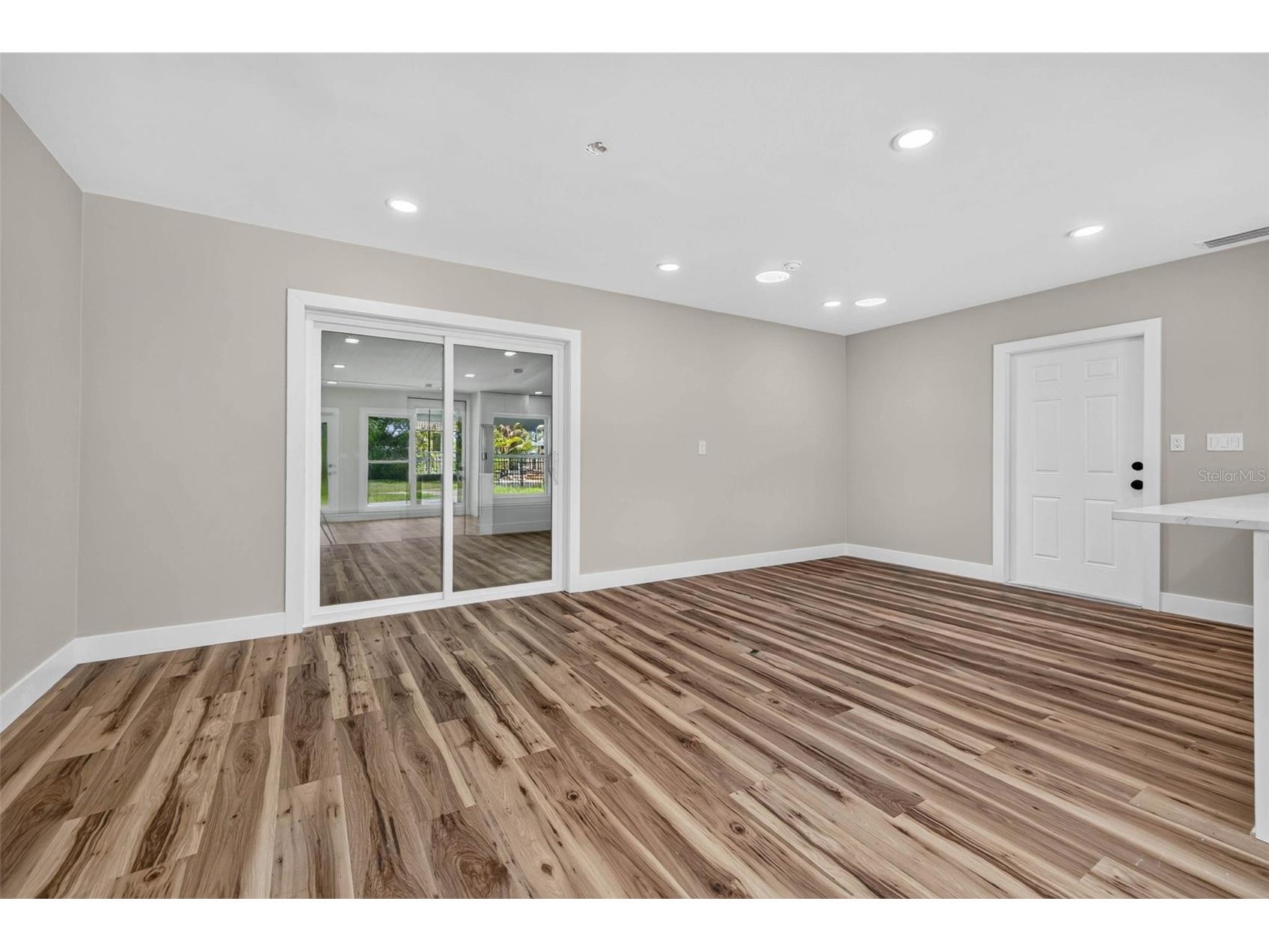 1524 Carson Circle NE Saint Petersburg FL 33703 TB8526926 image14