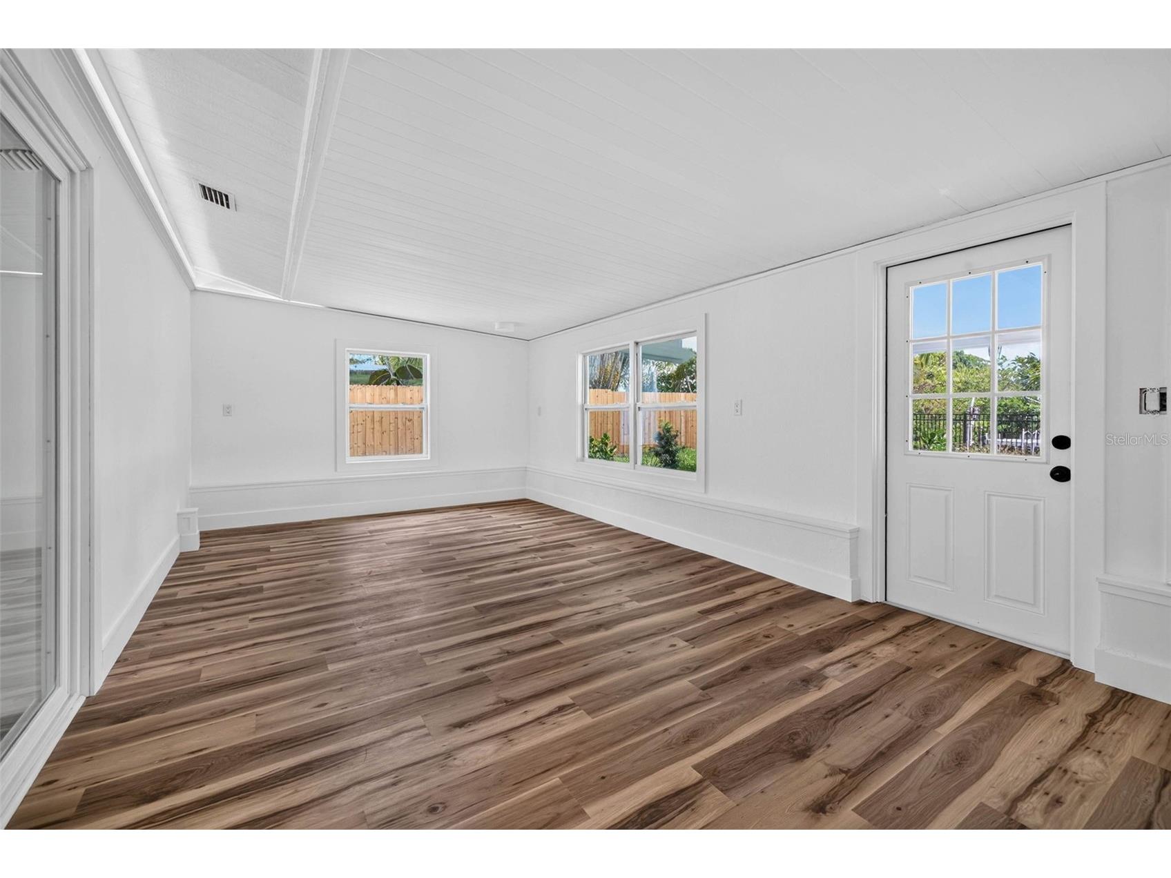 1524 Carson Circle NE Saint Petersburg FL 33703 TB8526926 image18