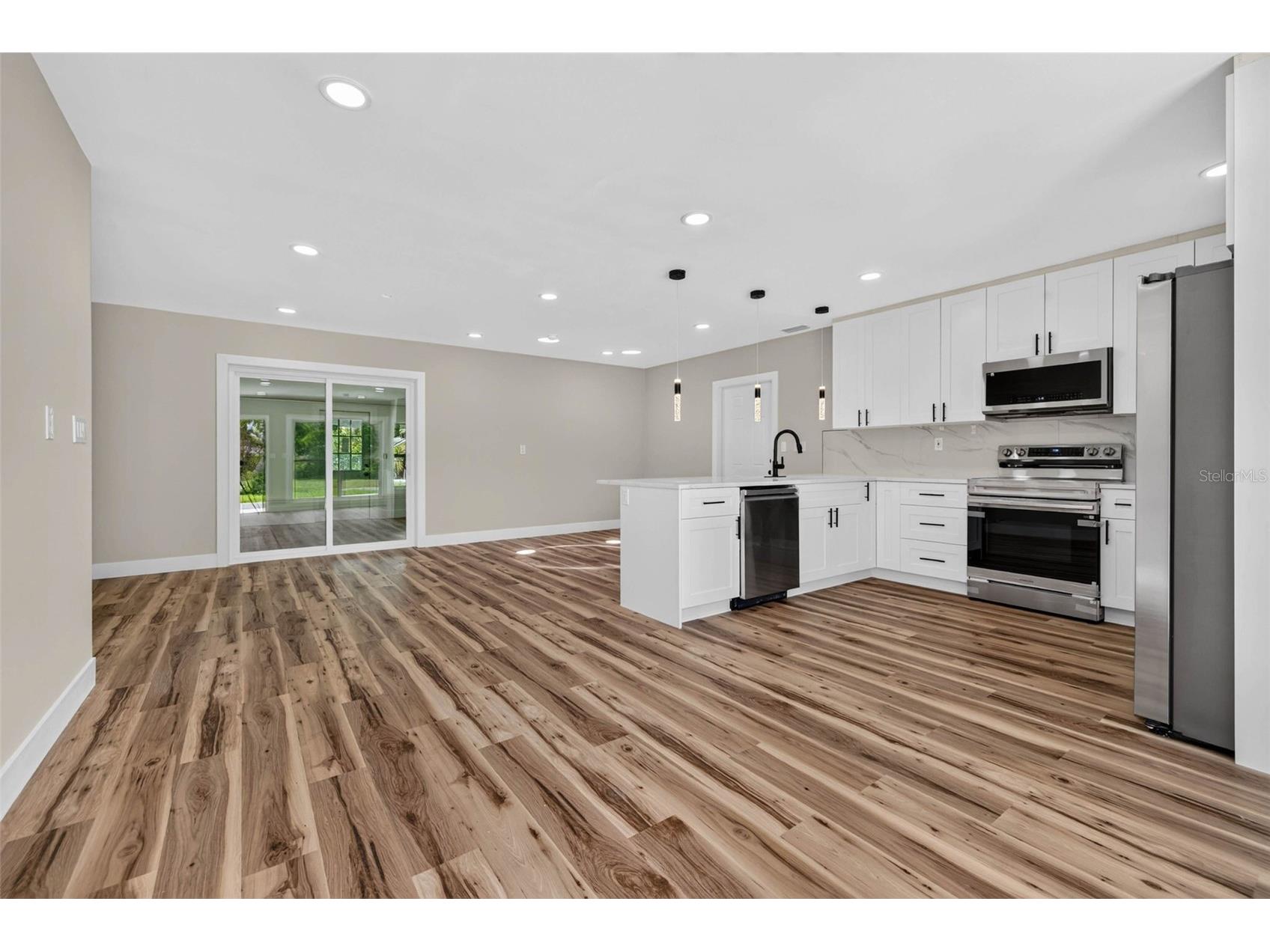 1524 Carson Circle NE Saint Petersburg FL 33703 TB8526926 image6