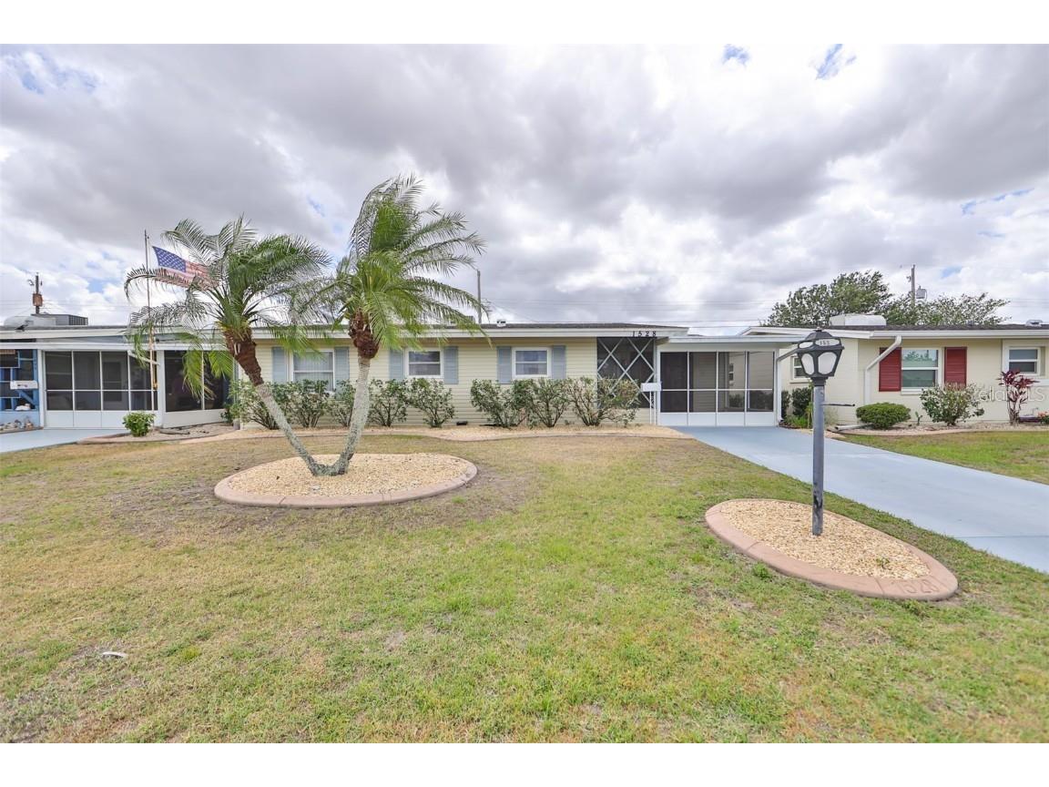 1528 Chevy Chase Drive Sun City Center FL 33573 T3439310 image1