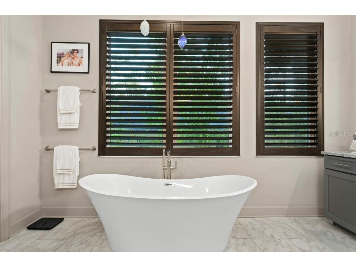 153 5th Avenue NE Saint Petersburg FL 33701 TB8442119 image25