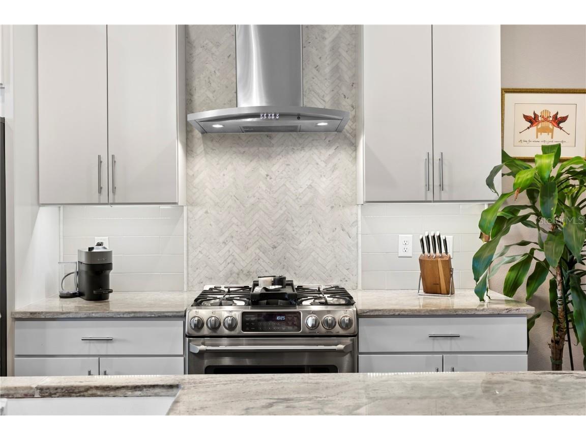 153 5th Avenue NE Saint Petersburg FL 33701 TB8442119 image37