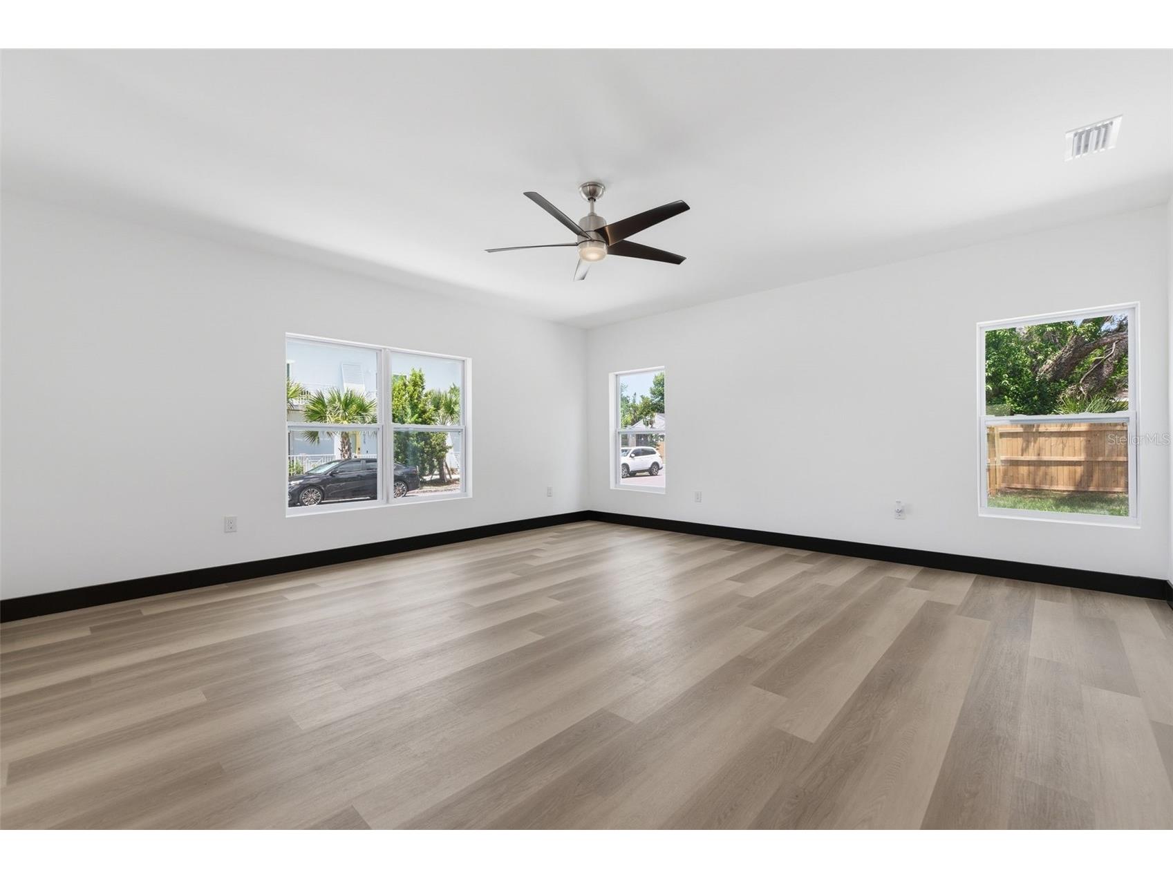 1530 12th Avenue S Saint Petersburg FL 33705 TB8508957 image10