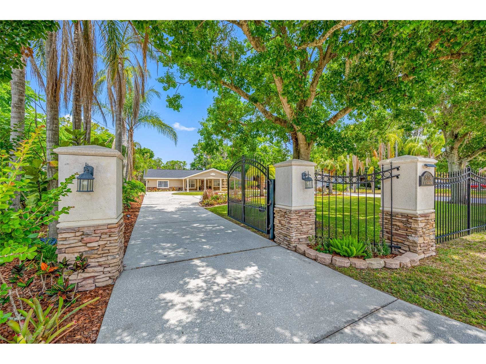 15314 Lake Magdalene Boulevard Tampa FL 33618 TB8505655 image1
