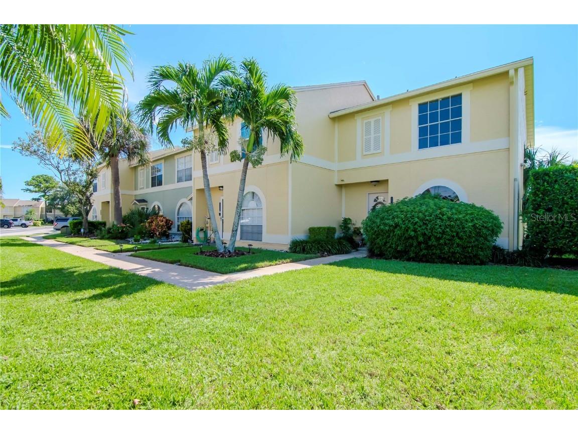 1532 Chateaux De Ville Court Clearwater FL 33764 TB8308758 image1