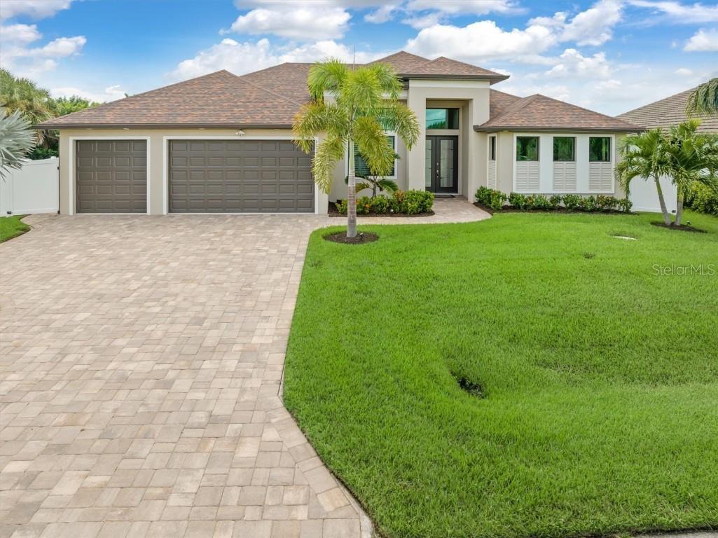 15320 Hennipen Circle Port Charlotte FL 33981 - LAKELAND WATERWAY D6138089 image1