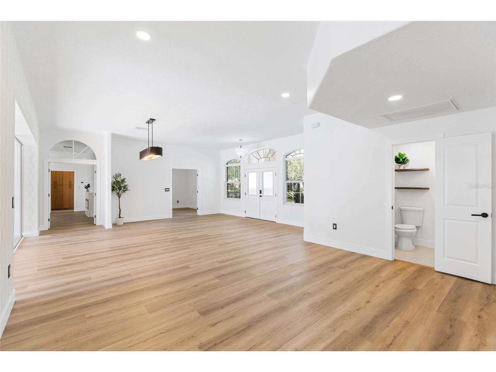 1534 E Lake Woodlands Parkway Oldsmar FL 34677 TB8509589 image6