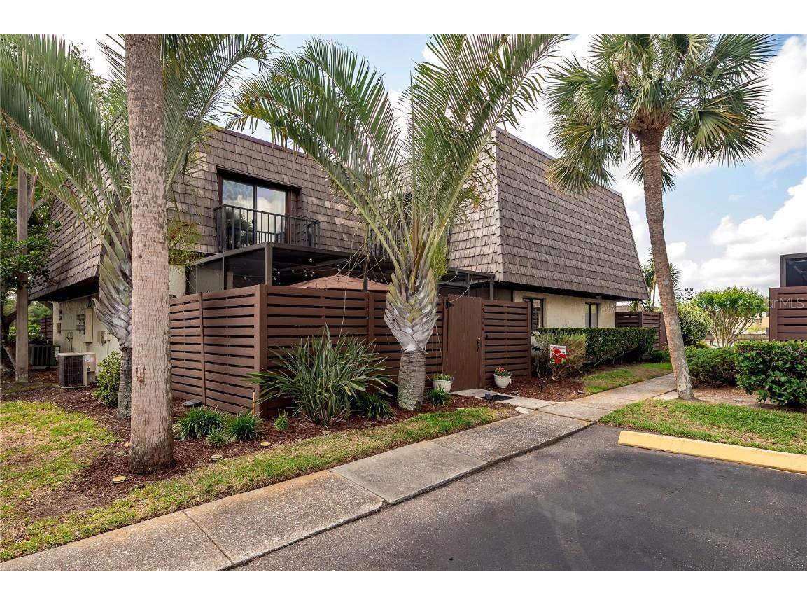 15344 E Pond Woods Drive Tampa FL 33618 TB8371321 image1