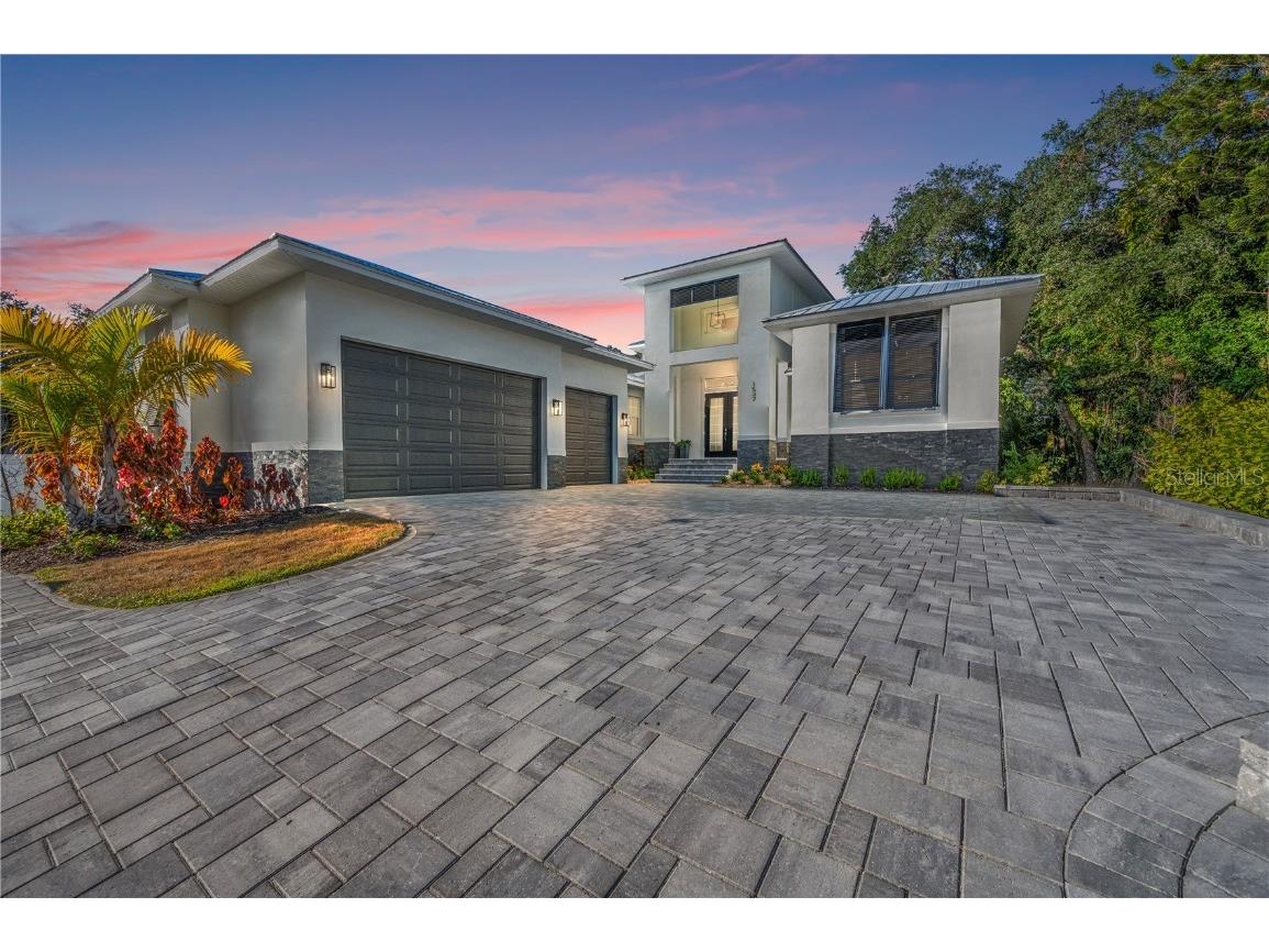 1537 Siesta Drive Sarasota FL 34239 - SARASOTA BAY A4589673 image1