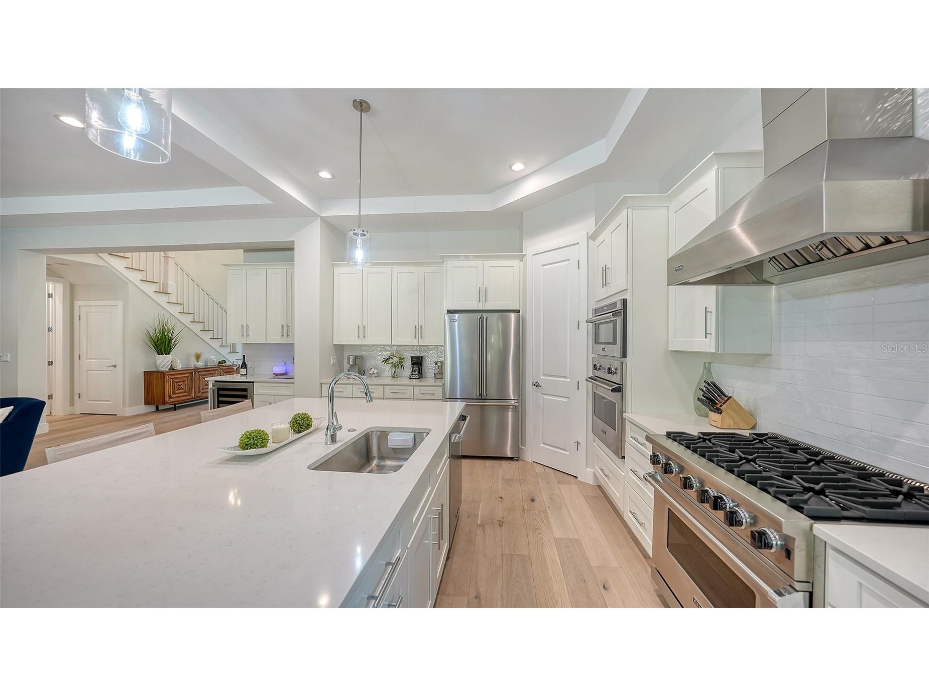 1537 Siesta Drive Sarasota FL 34239 A4692741 image15